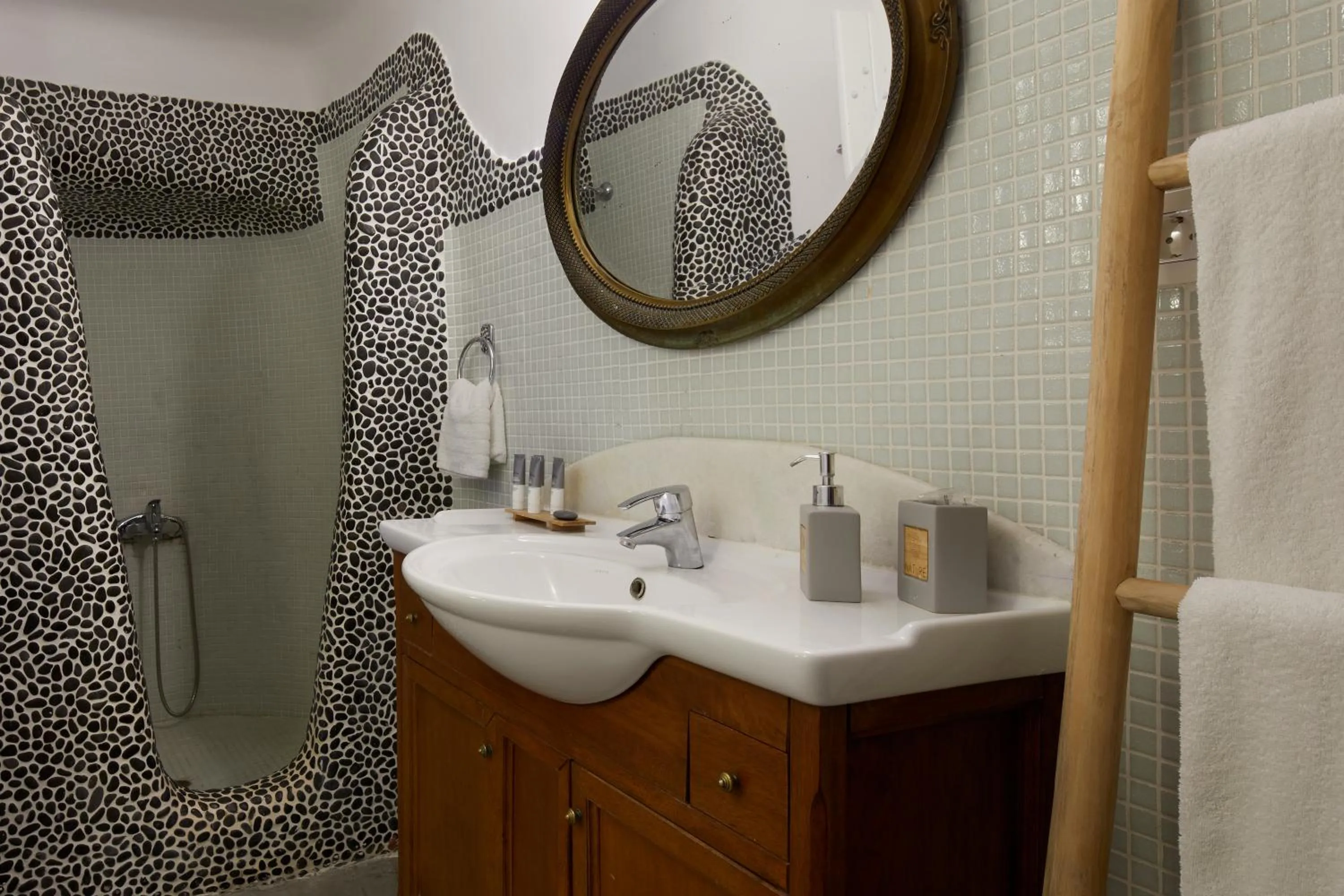 Bathroom in Suites of the Gods Cave Spa Hotel