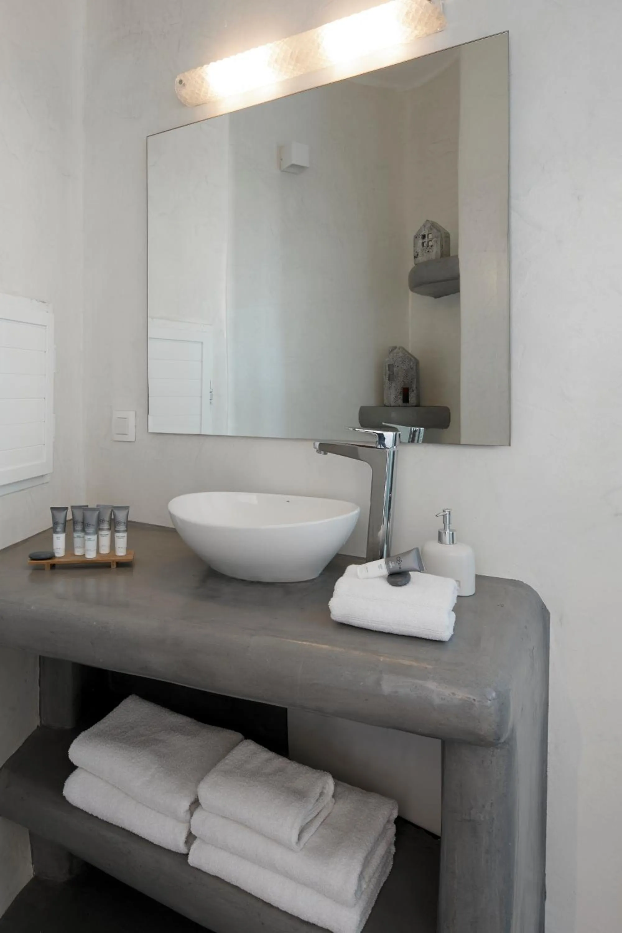 Bathroom in Suites of the Gods Cave Spa Hotel