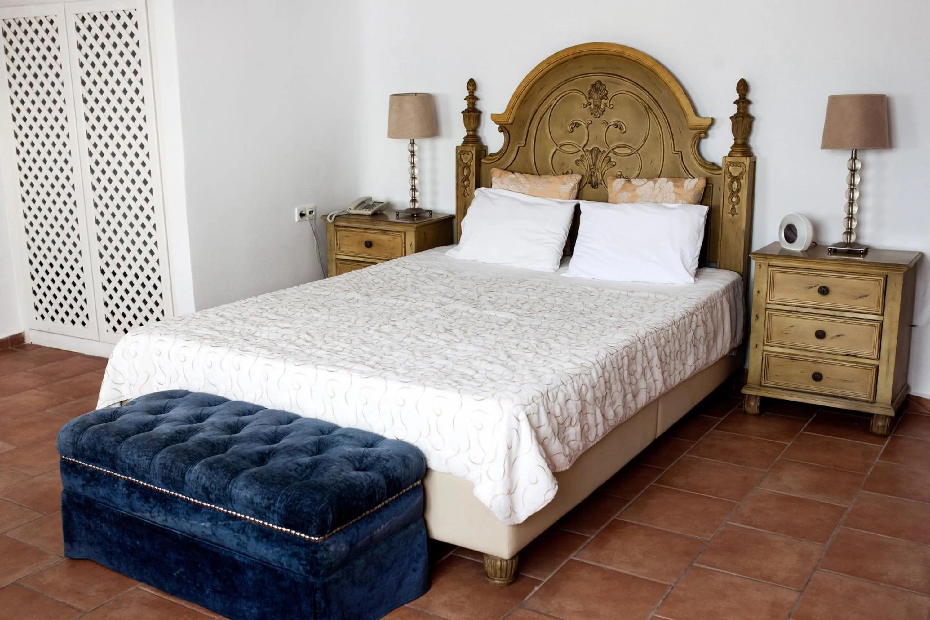 Bedroom, Bed in Suites of the Gods Cave Spa Hotel