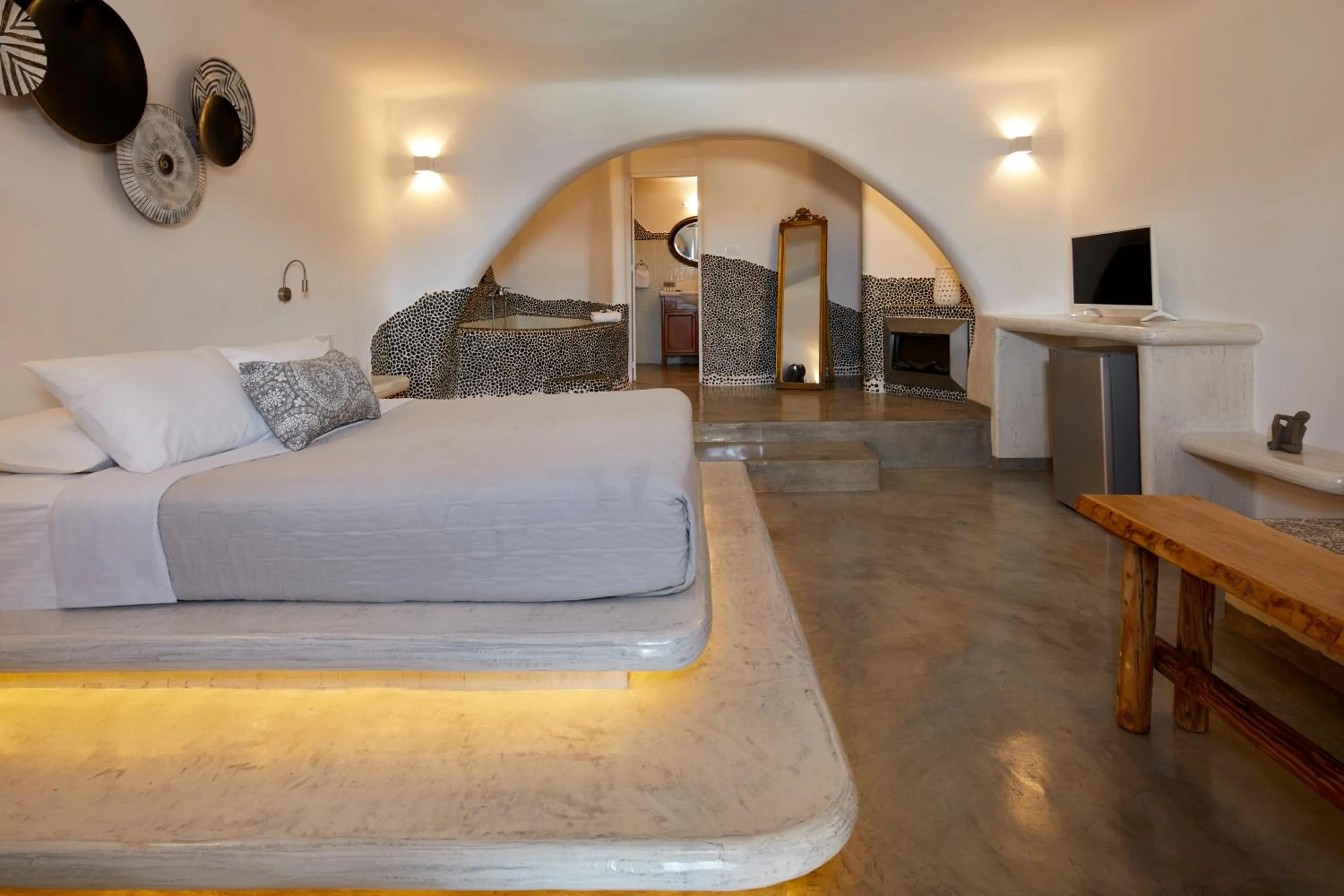 Photo of the whole room, Bed in Suites of the Gods Cave Spa Hotel