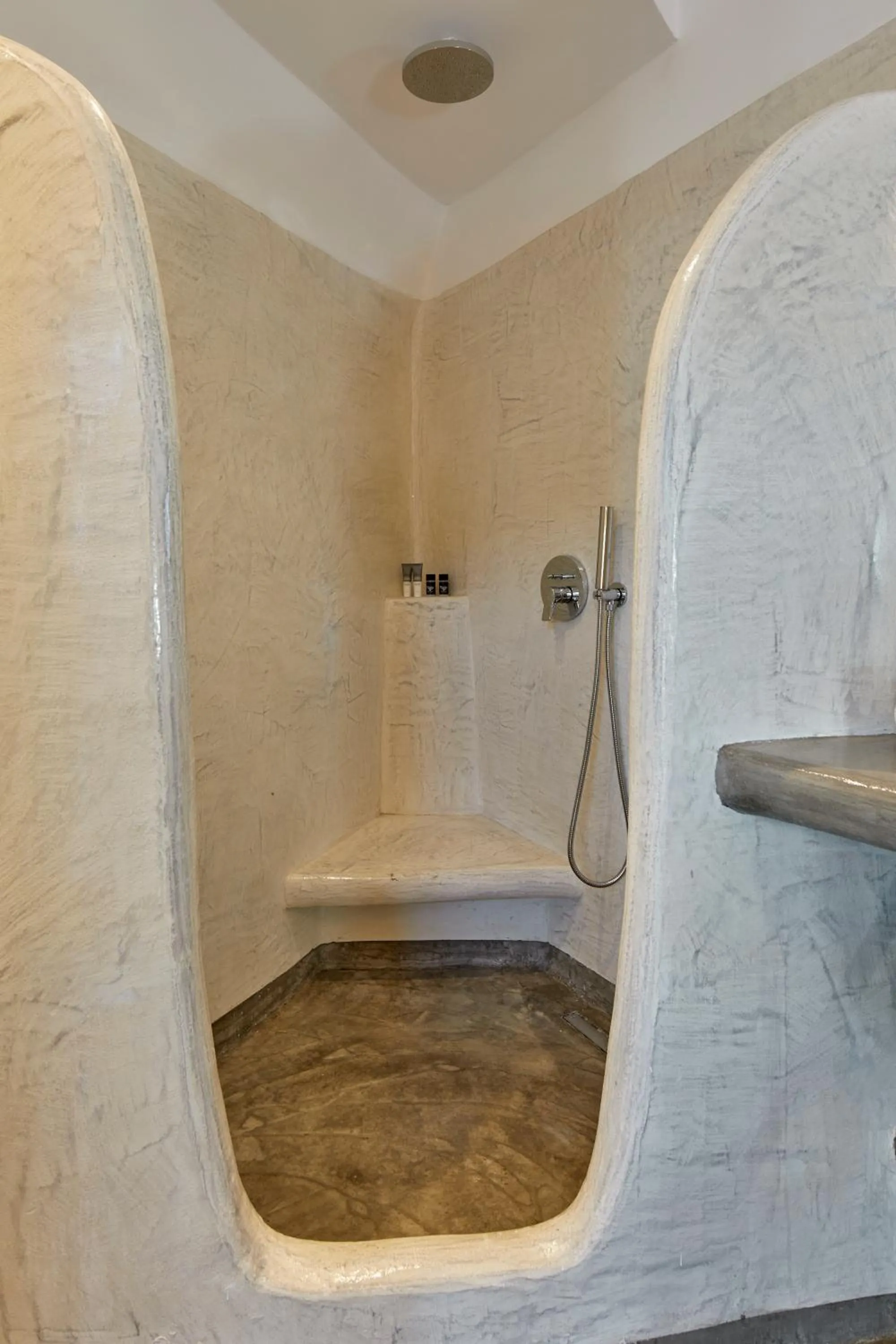 Bathroom in Suites of the Gods Cave Spa Hotel