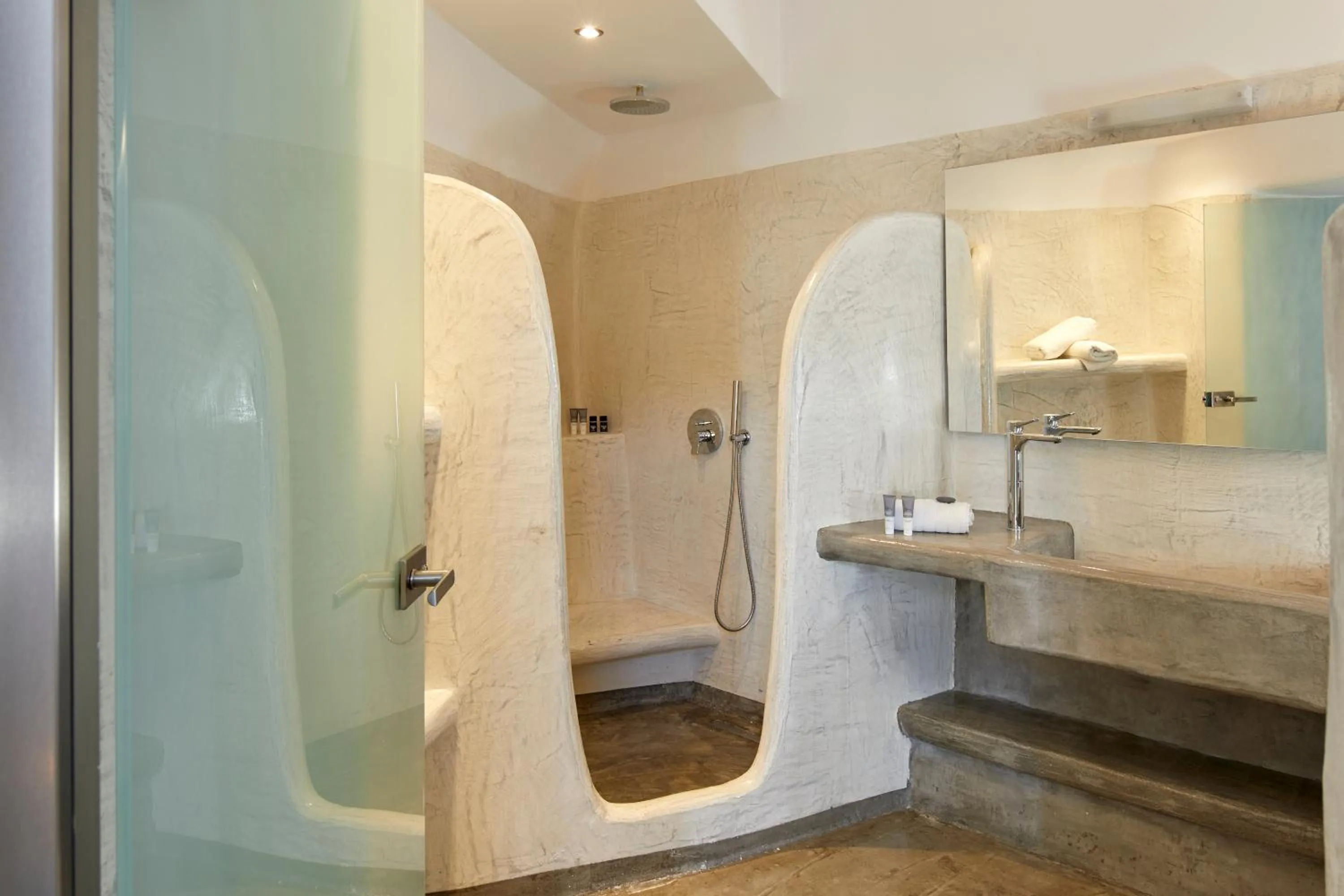 Bathroom in Suites of the Gods Cave Spa Hotel