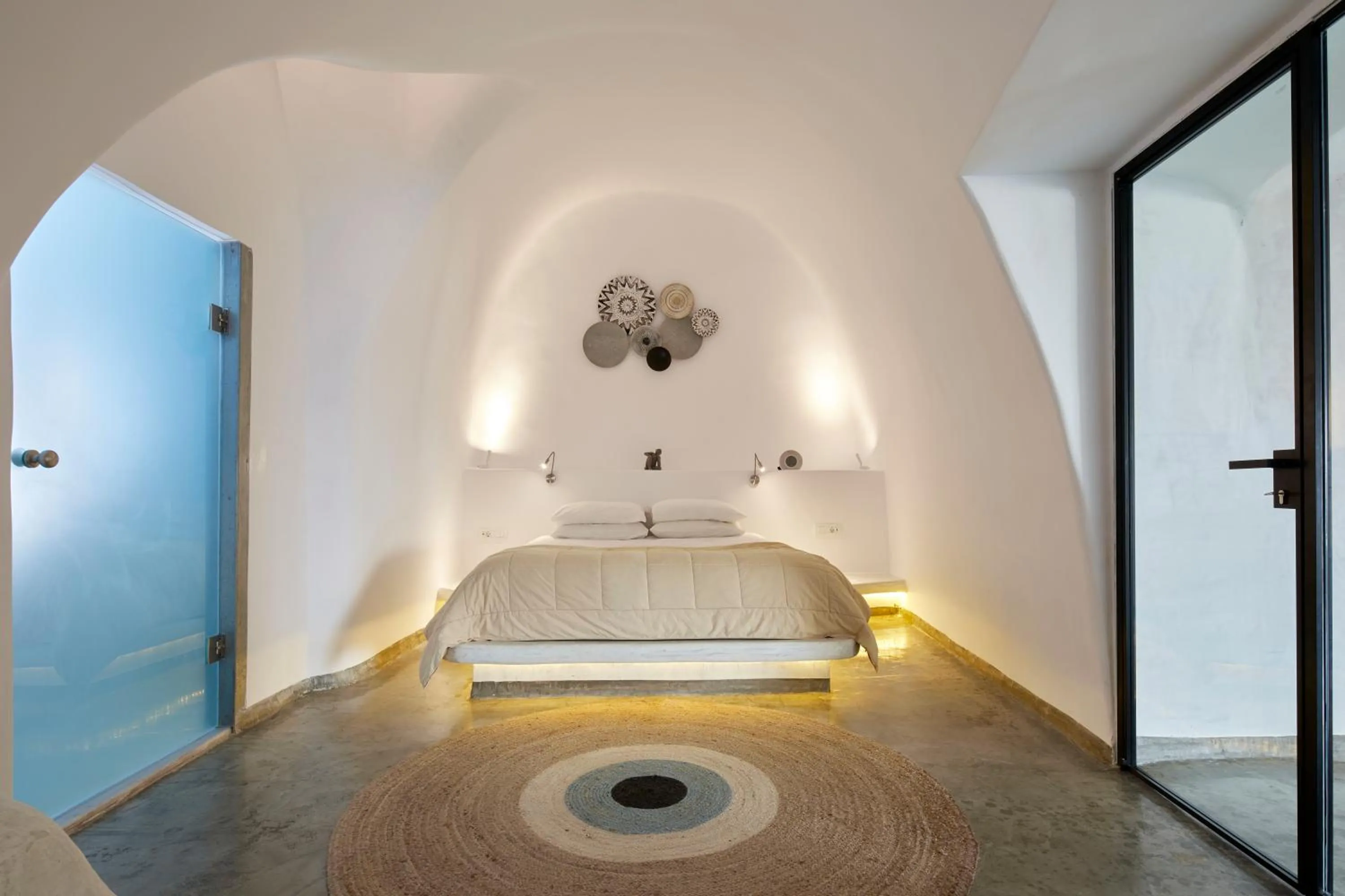 Bed in Suites of the Gods Cave Spa Hotel