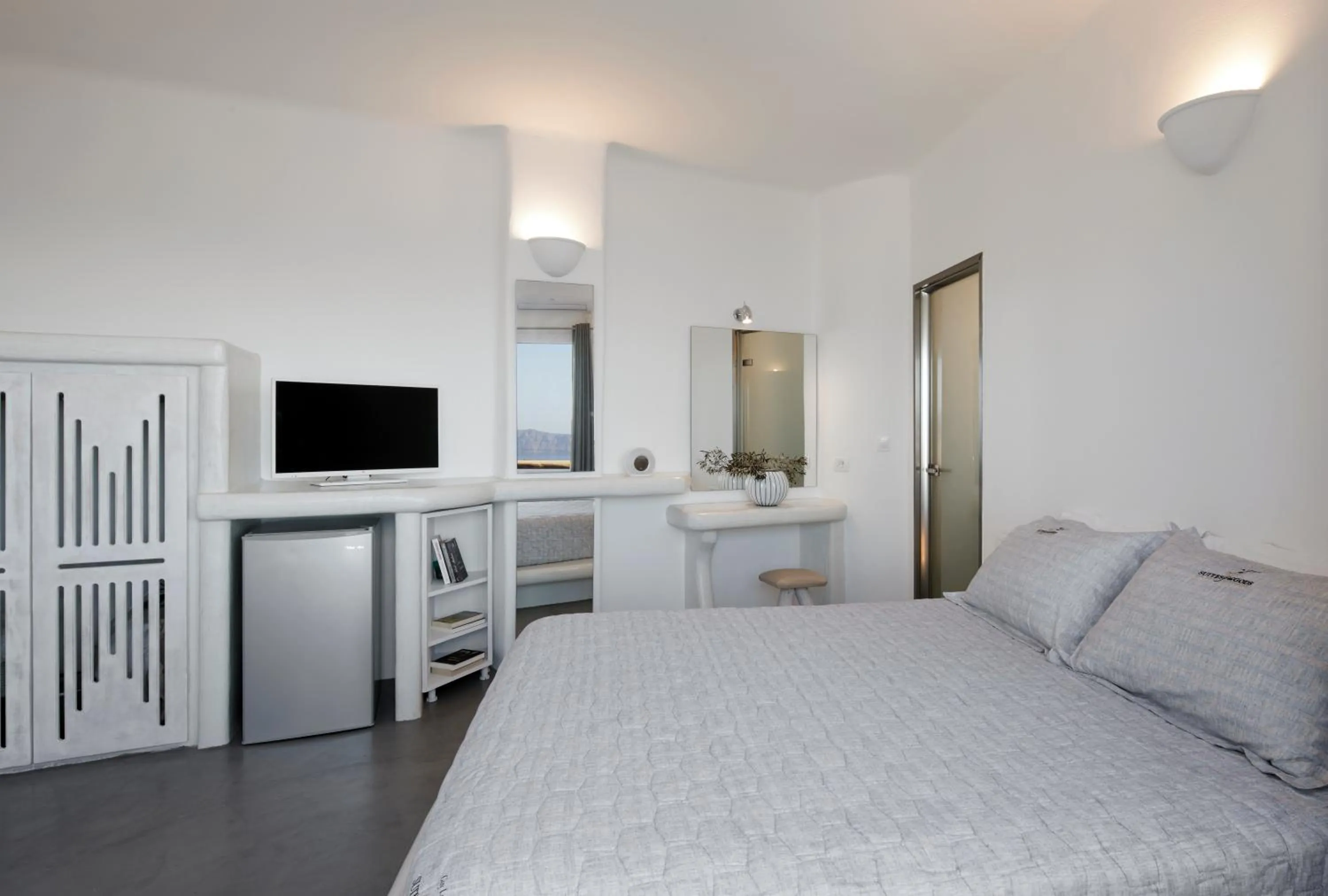 Bedroom, Bed in Suites of the Gods Cave Spa Hotel