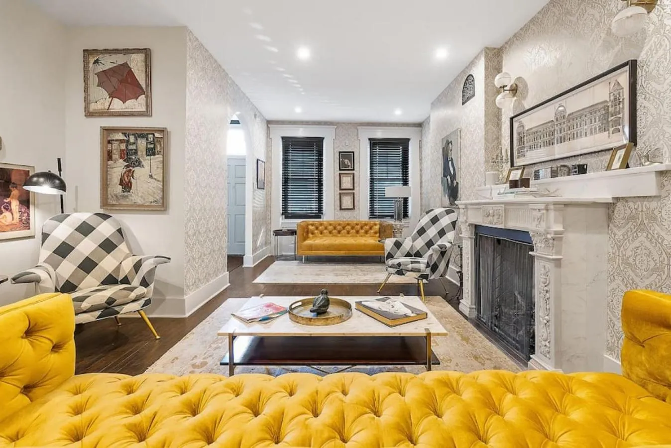Seating area in Designer 3 BR Townhome with Beautiful Backyard