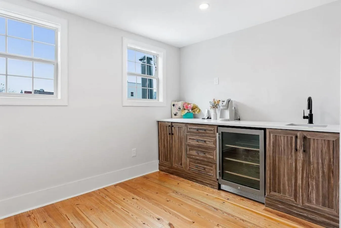 minibar in Designer 3 BR Townhome with Beautiful Backyard