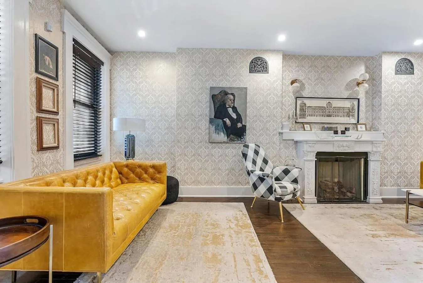 Seating area in Designer 3 BR Townhome with Beautiful Backyard