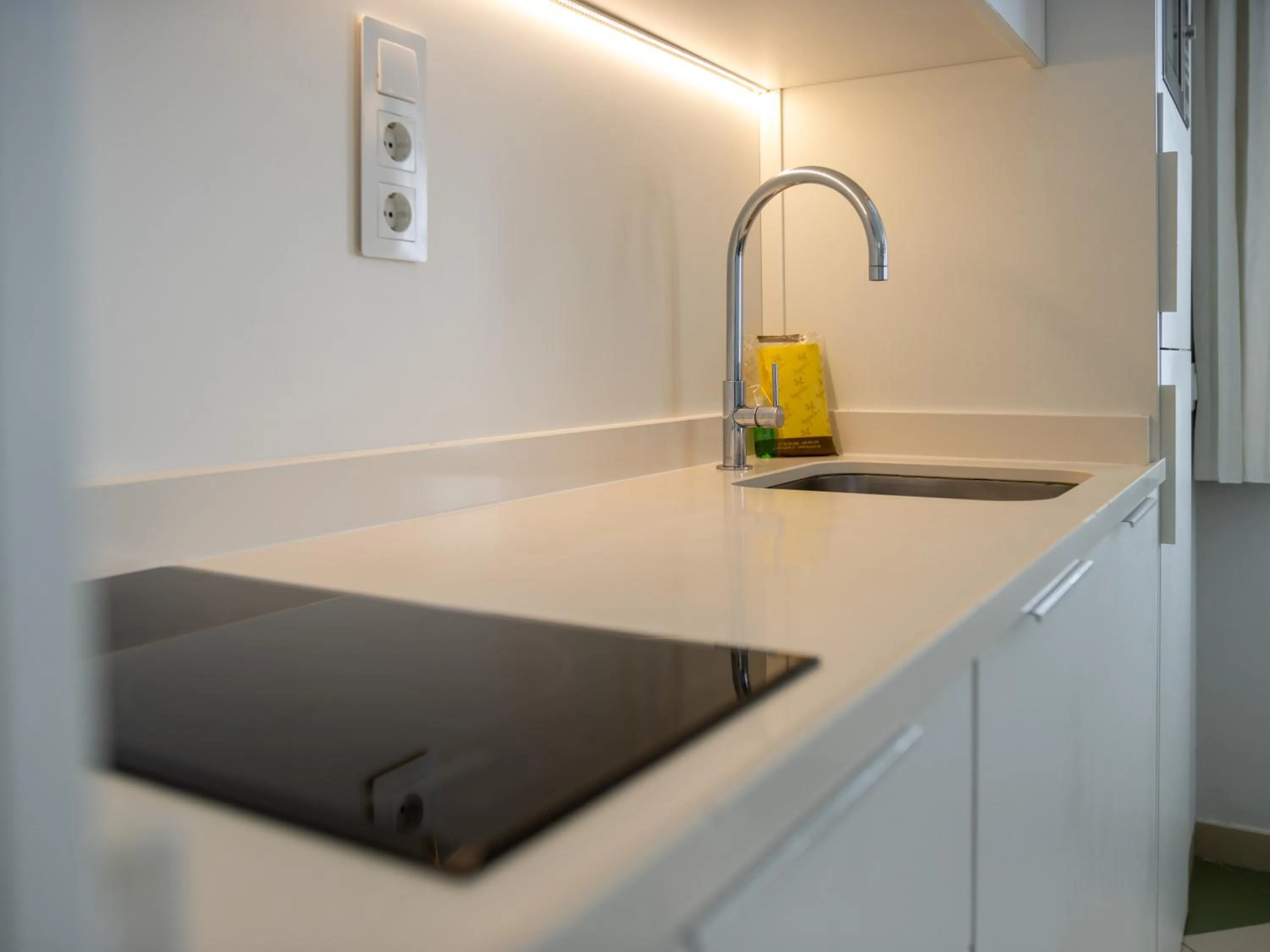 kitchen in Apartamentos Sunway Amapola