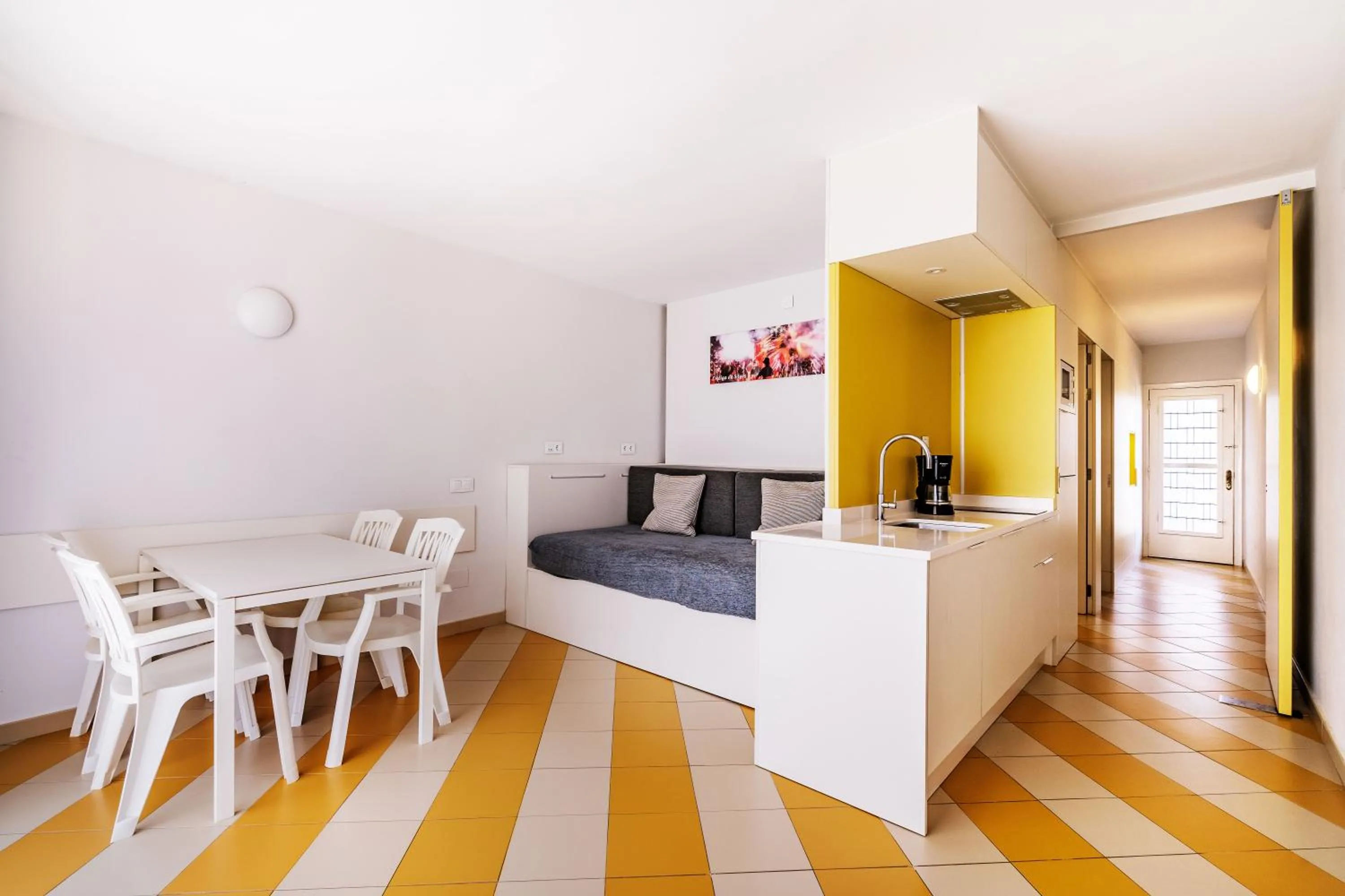 Kitchen or kitchenette, Bed in Apartamentos Sunway Amapola