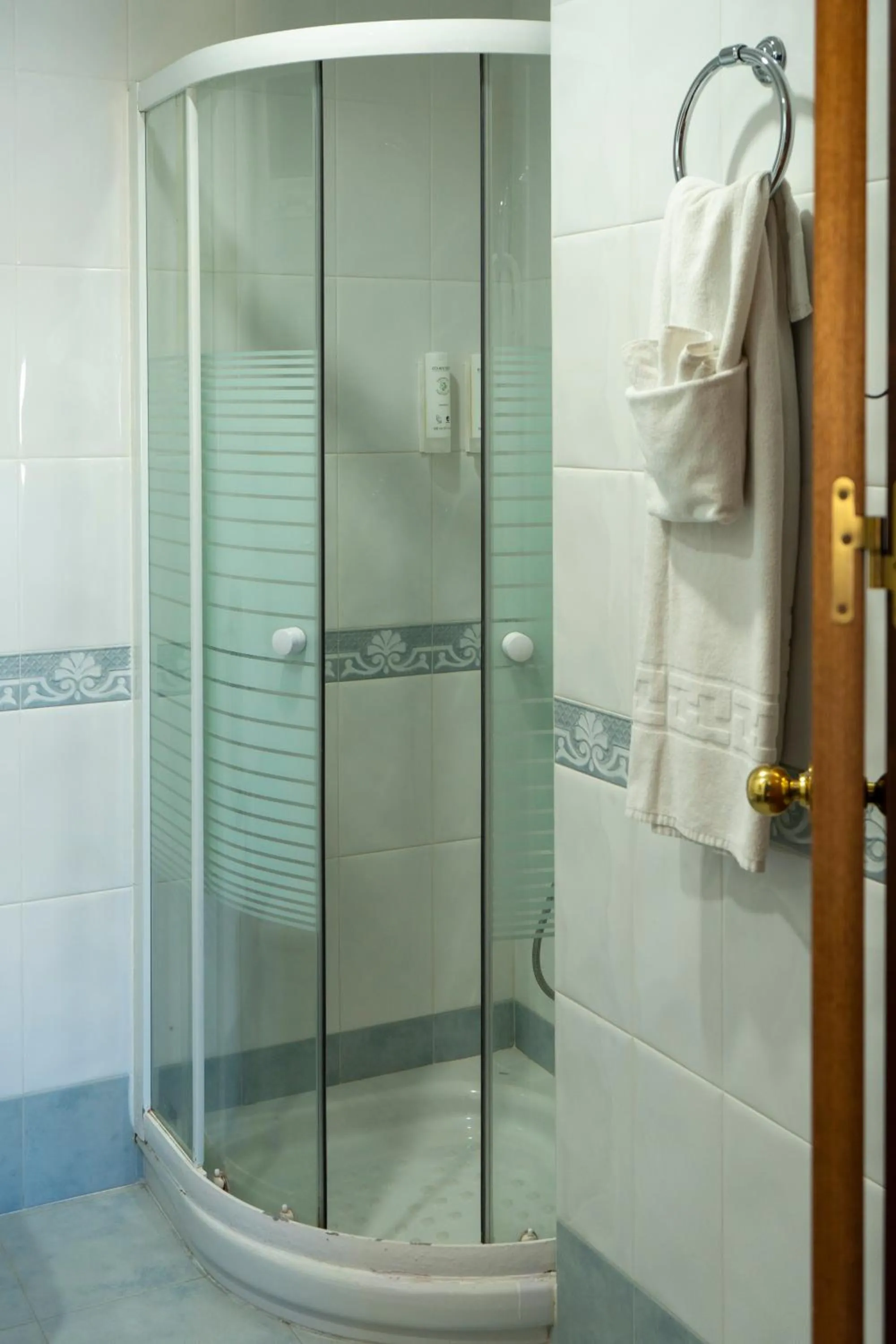 Shower in Hotel Caribe