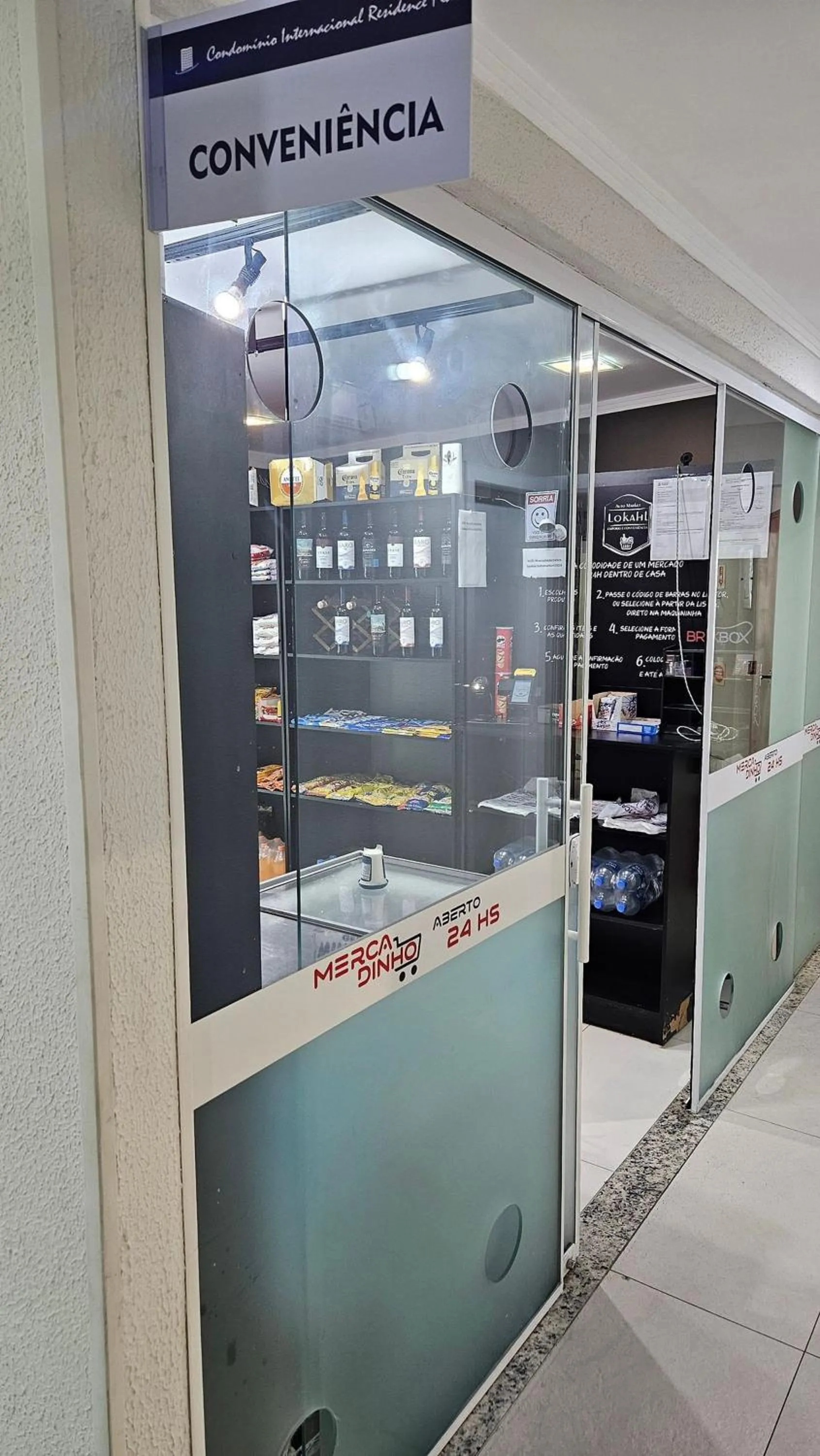 Para casais, prédio beira mar, em frente à Roda Gigante