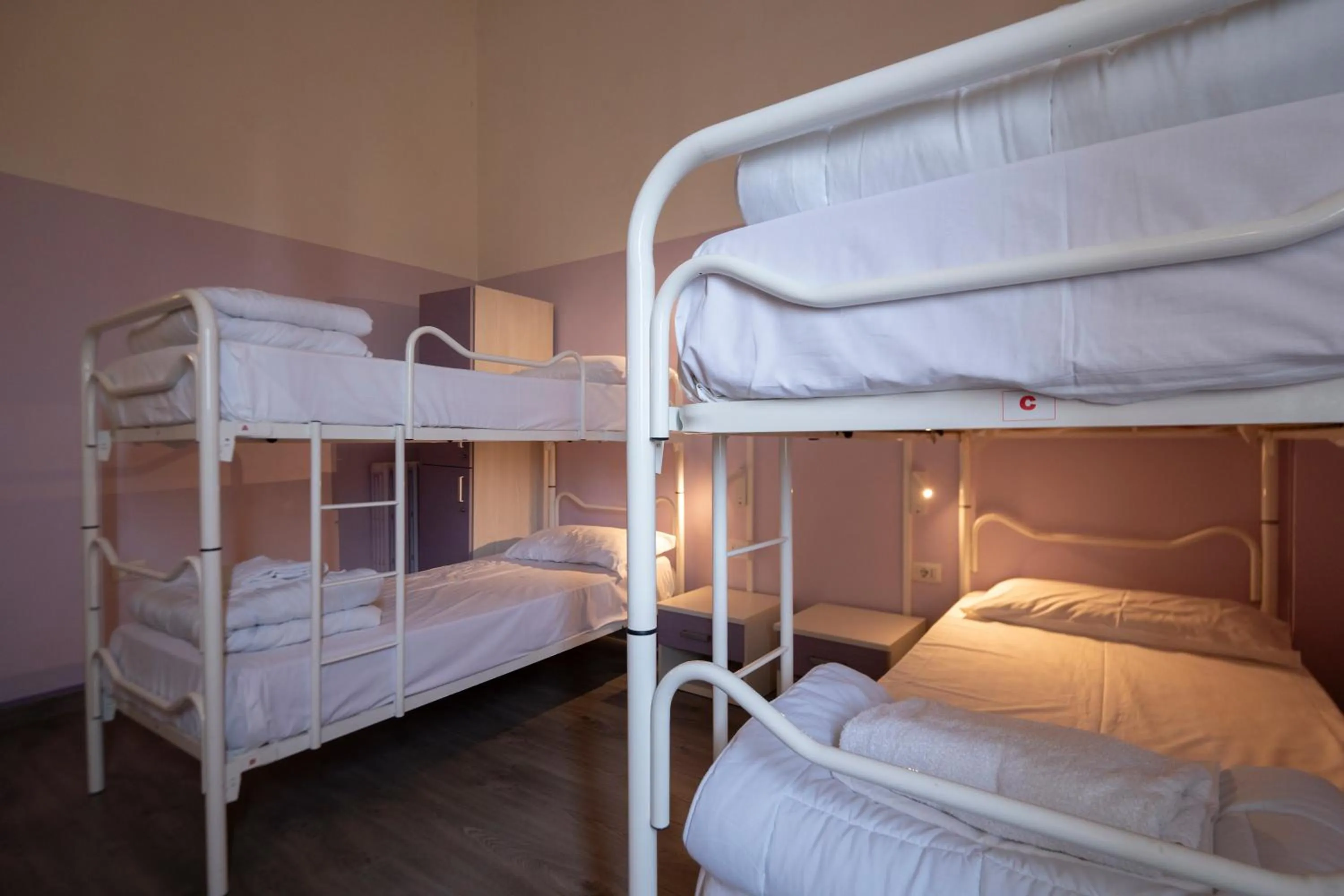 Bed in Hotel & Hostel 7