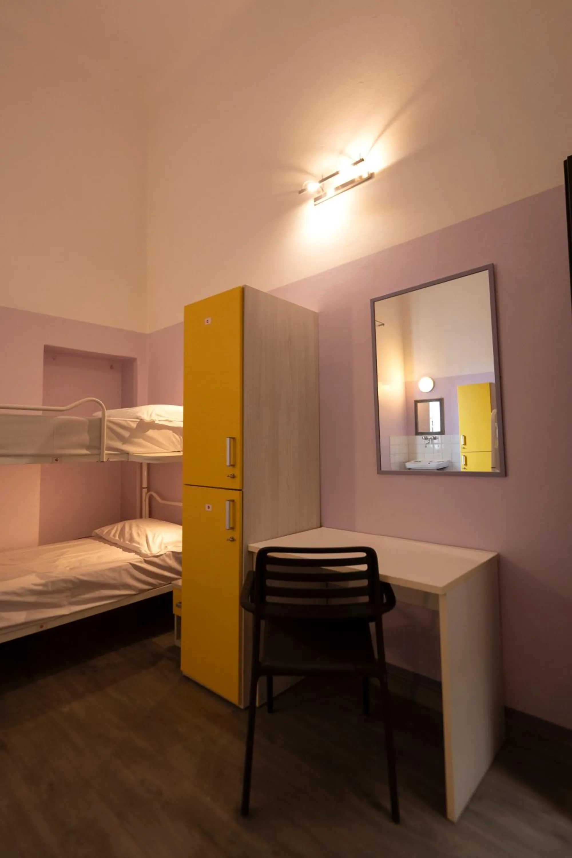 Bed in Hotel & Hostel 7