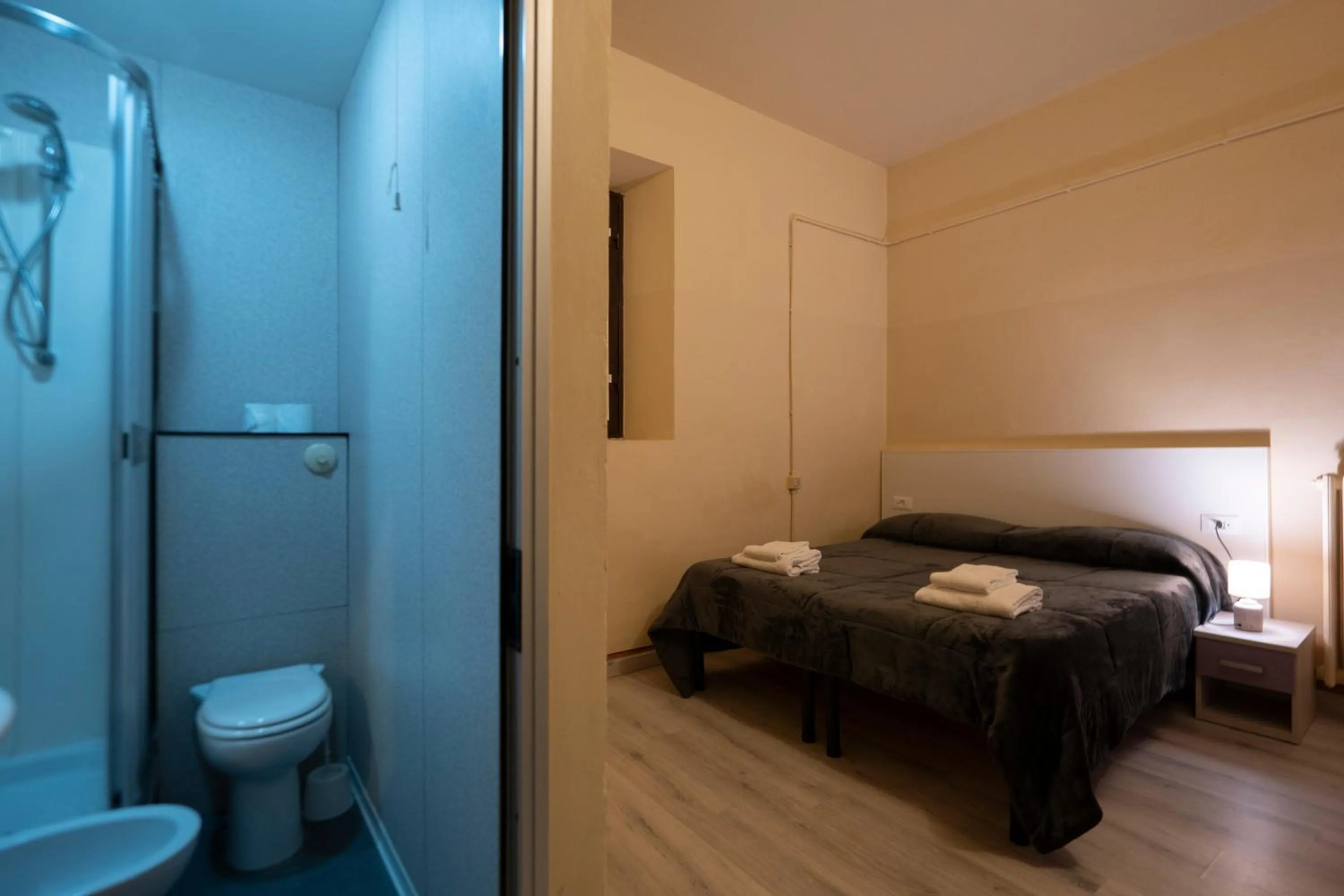 Bathroom, Bed in Hotel & Hostel 7