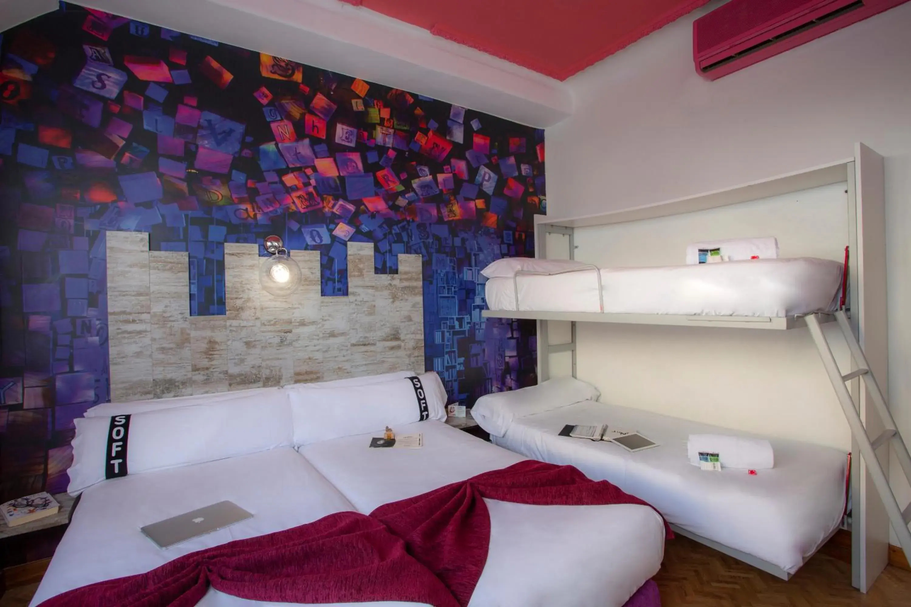 Bedroom, Bed in Casual del Teatro Madrid Bedroom, Bed in Casual del Teatro Madrid