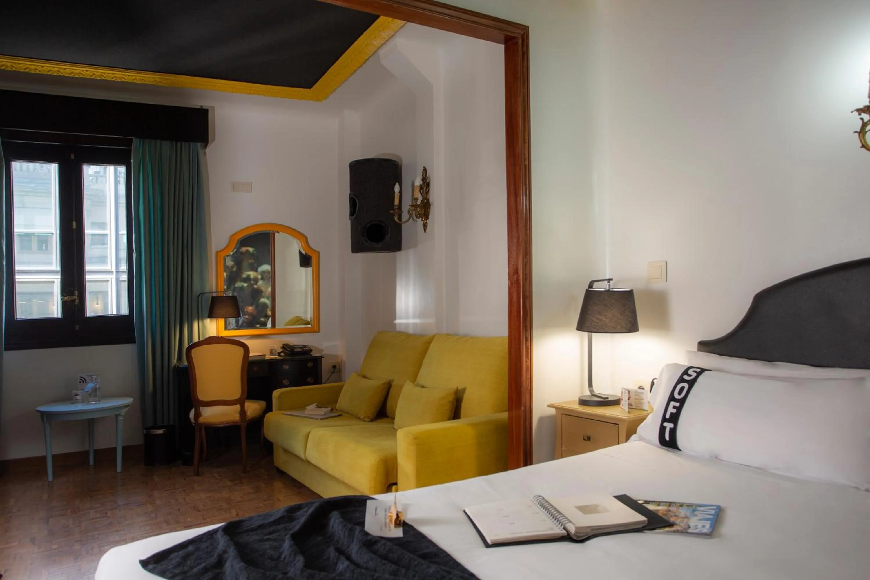 Bedroom, Bed in Casual del Teatro Madrid