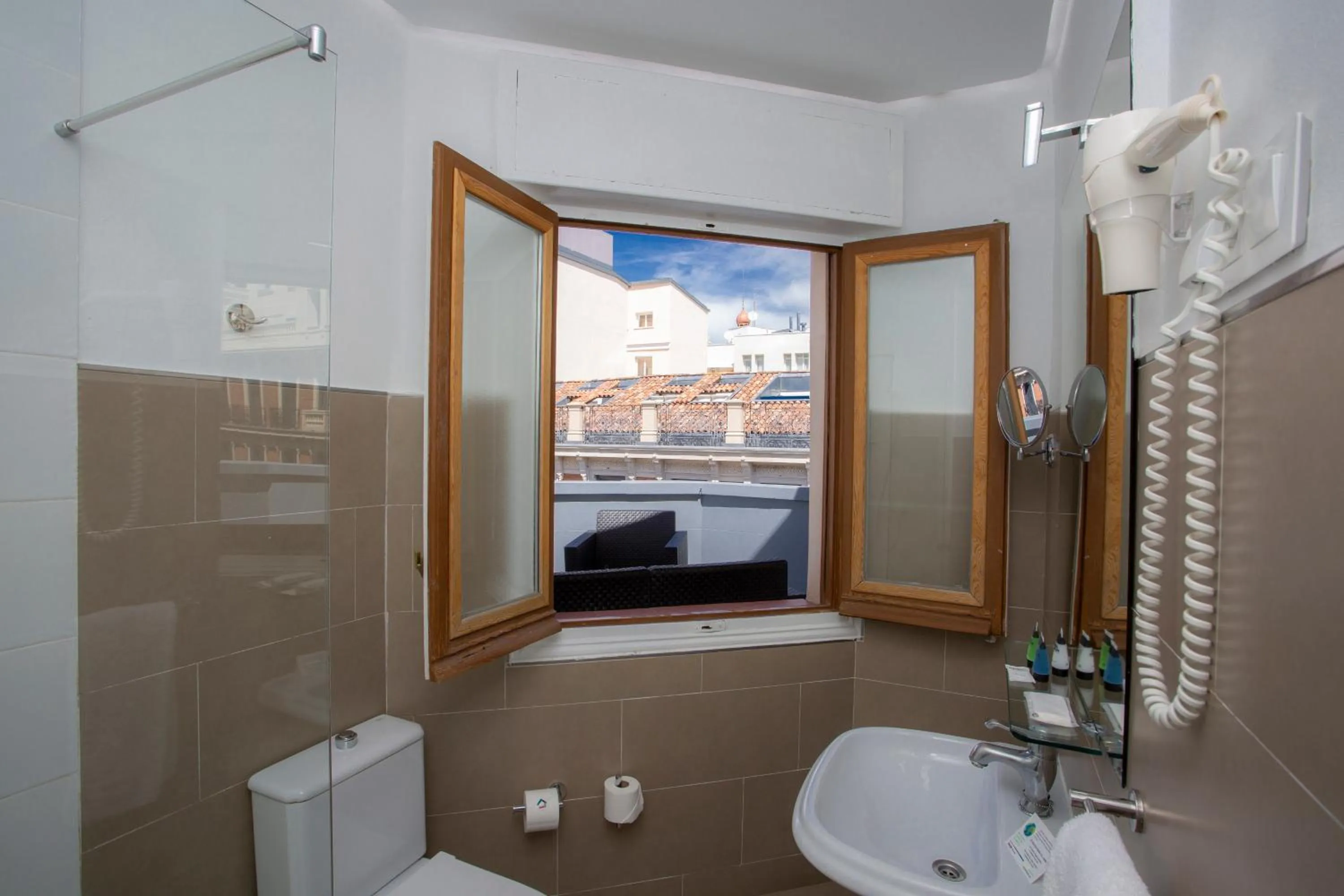 Bathroom in Casual del Teatro Madrid