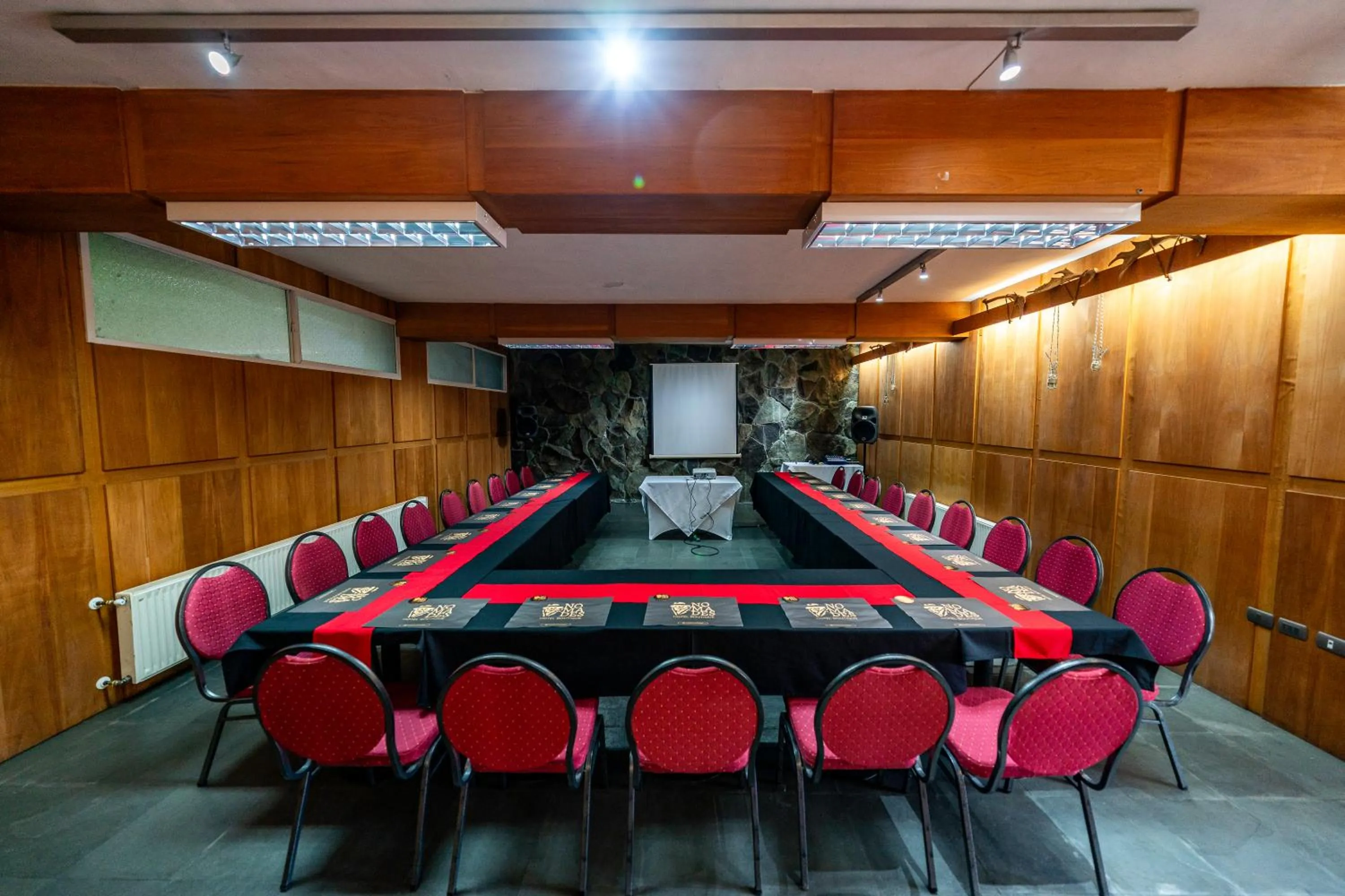 Meeting/conference room in NÓMADES Hotel Boutique