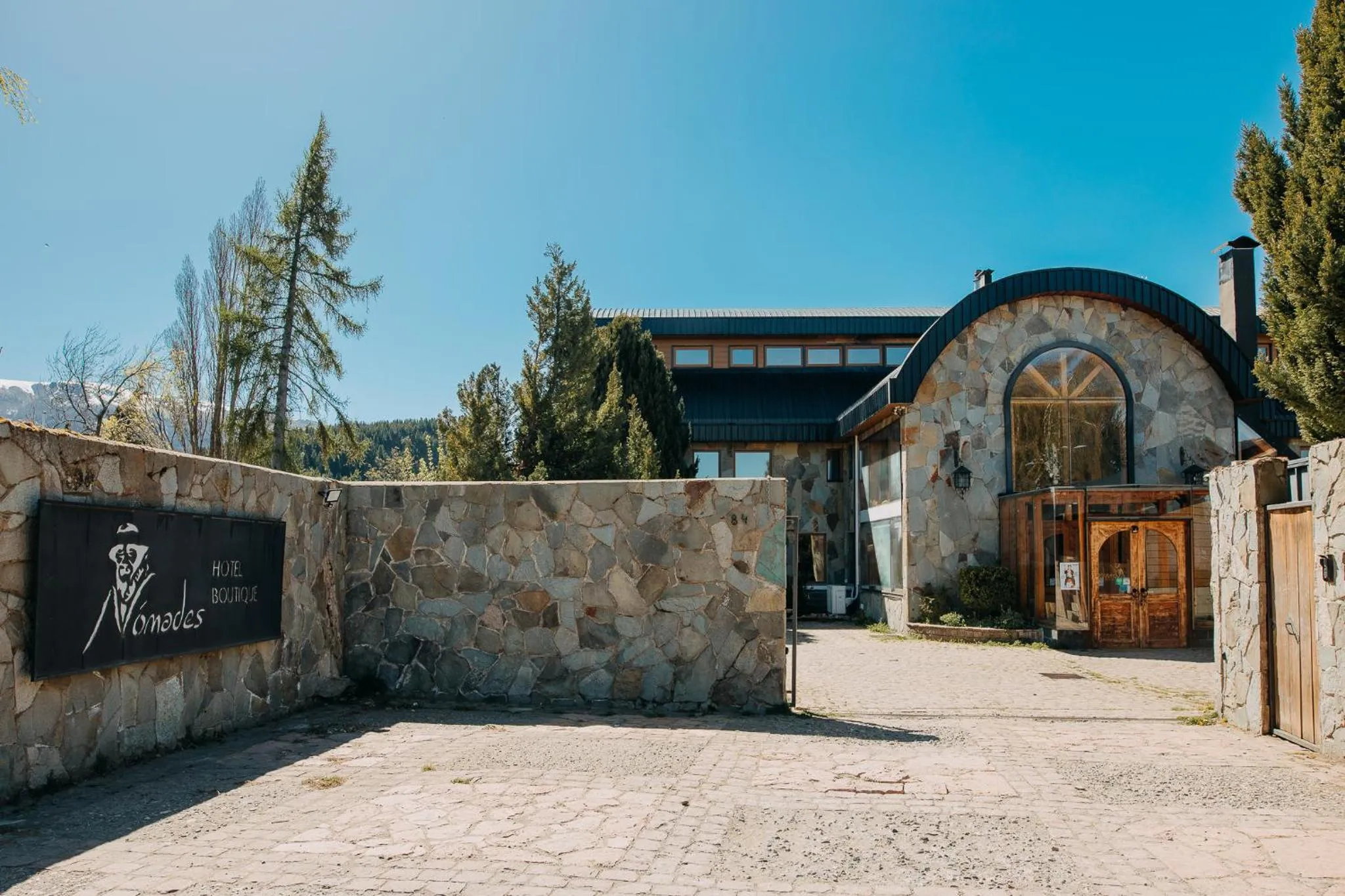 Property building in NÓMADES Hotel Boutique