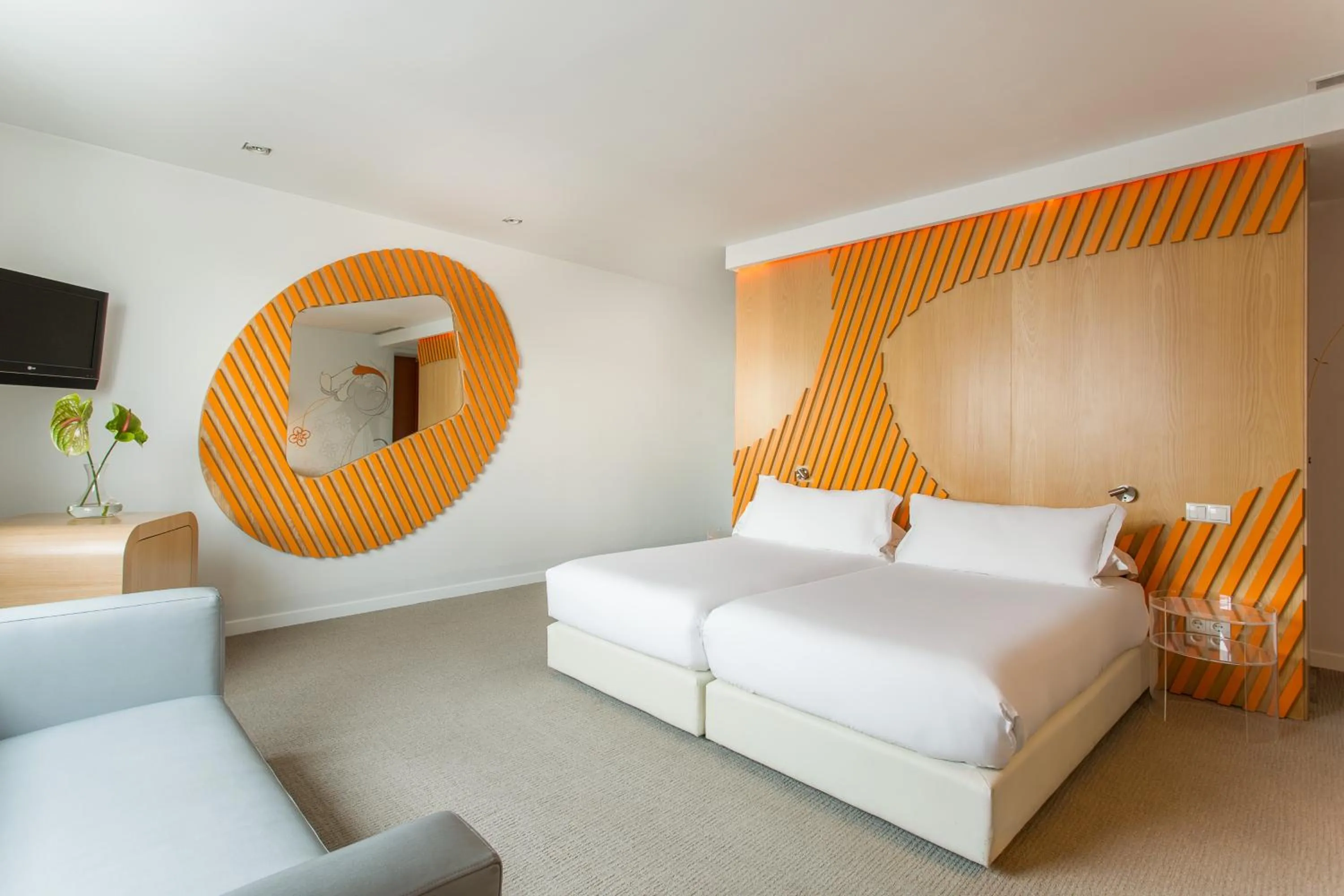 TV and multimedia, Bed in Room Mate Oscar, Madrid