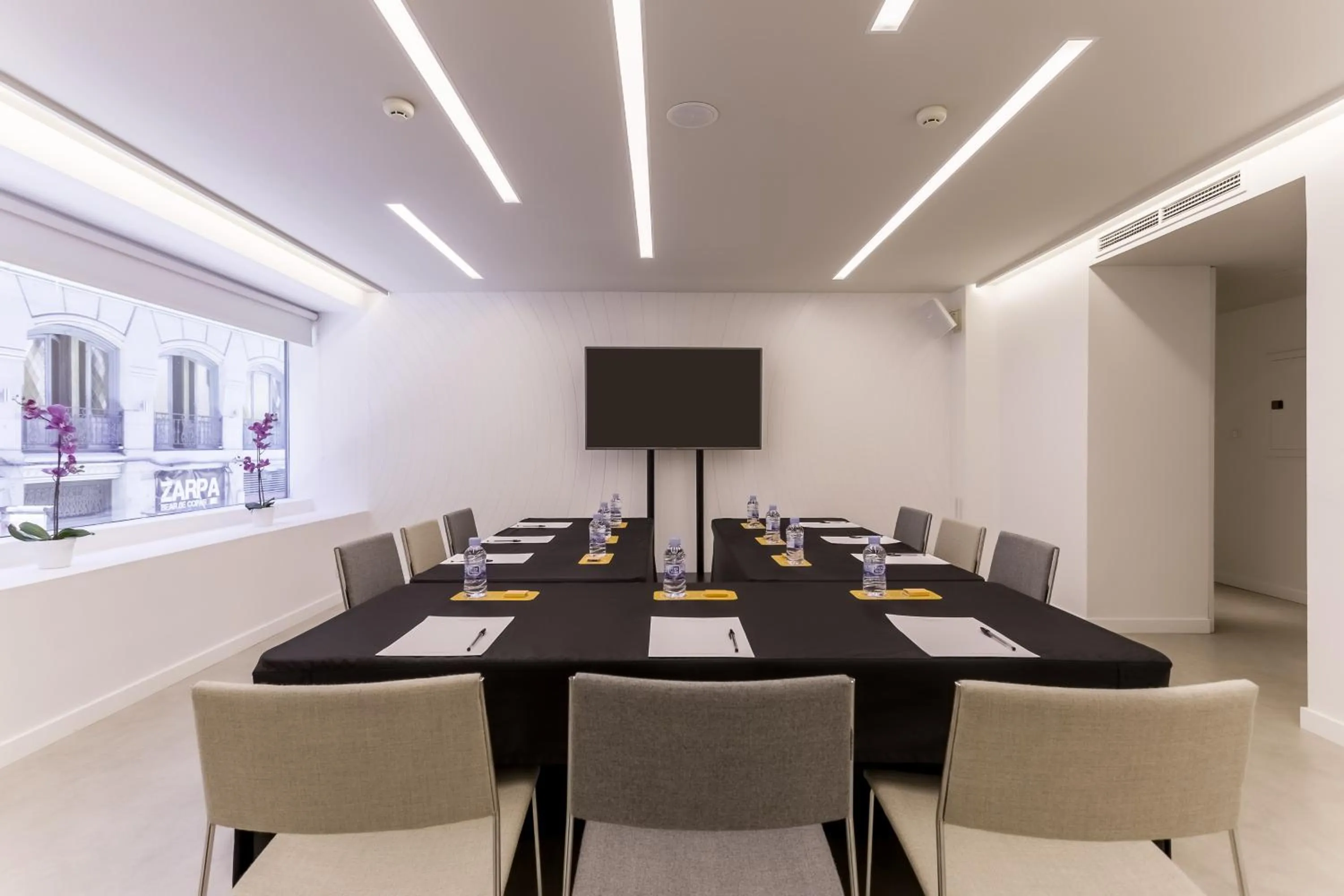 Business facilities in Room Mate Oscar, Madrid