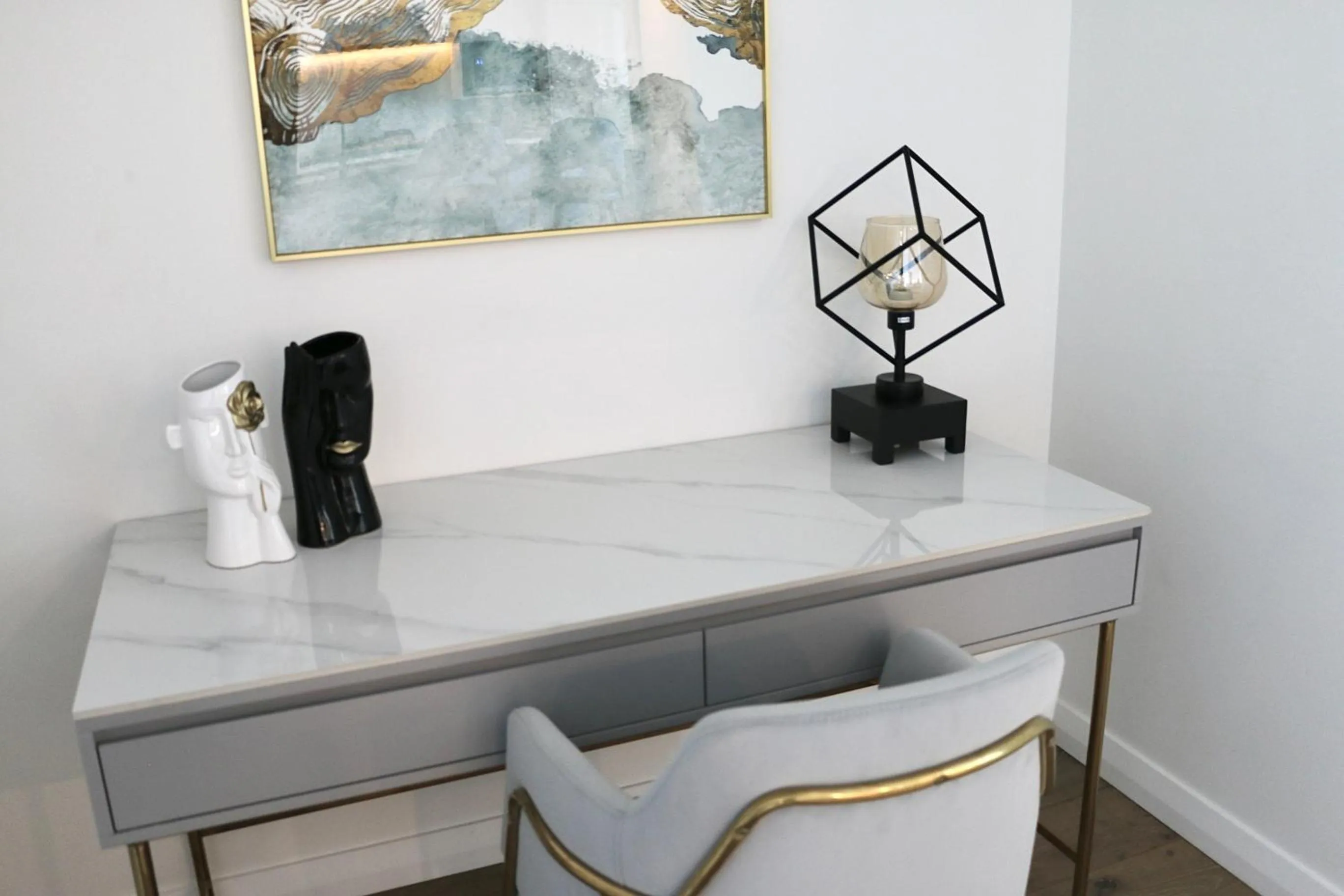 hair dresser in Kooii Apartments