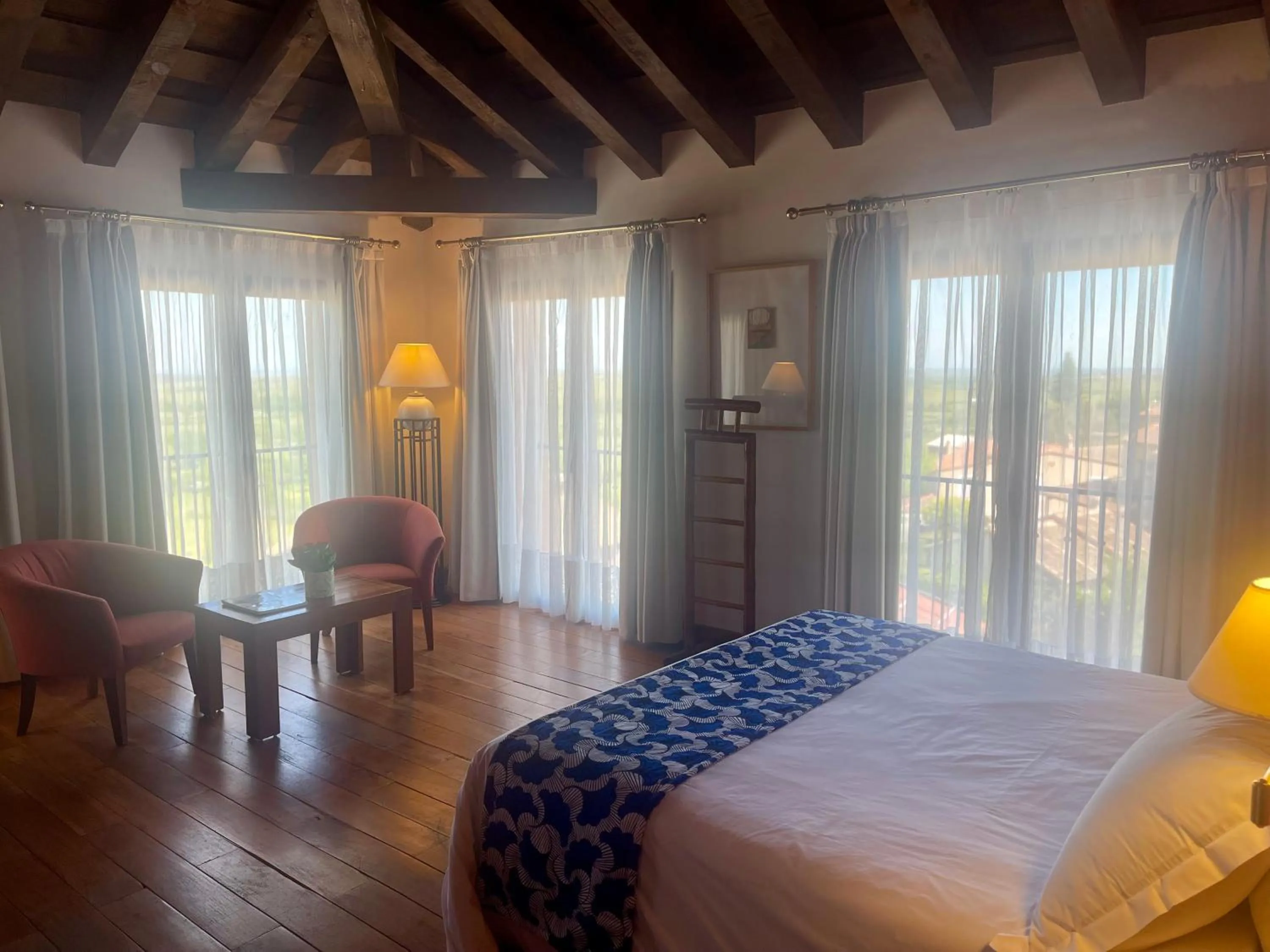 Bed in Hotel El Rancho