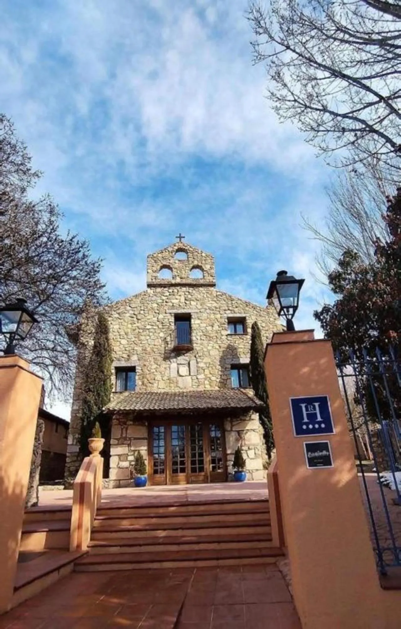 Property building in Hotel El Rancho