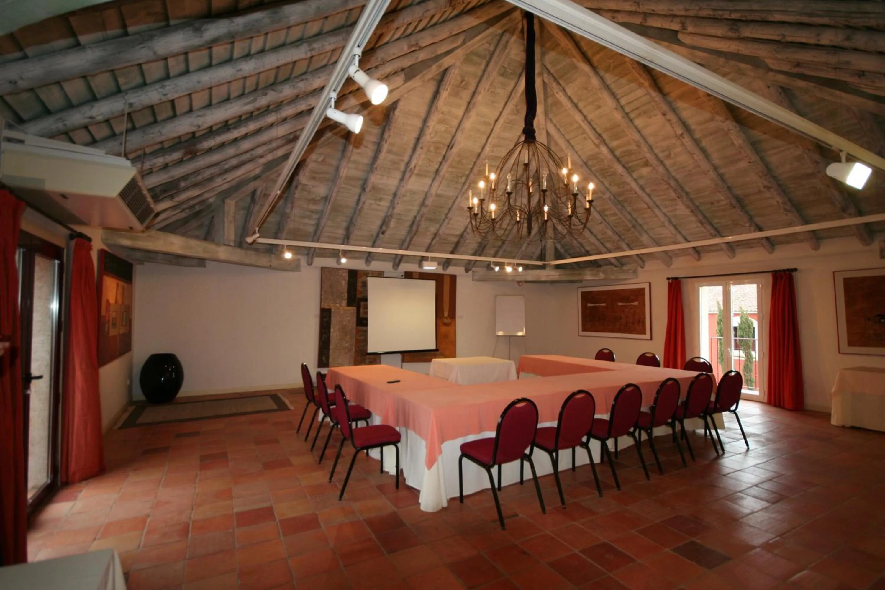 Business facilities in Hotel El Rancho