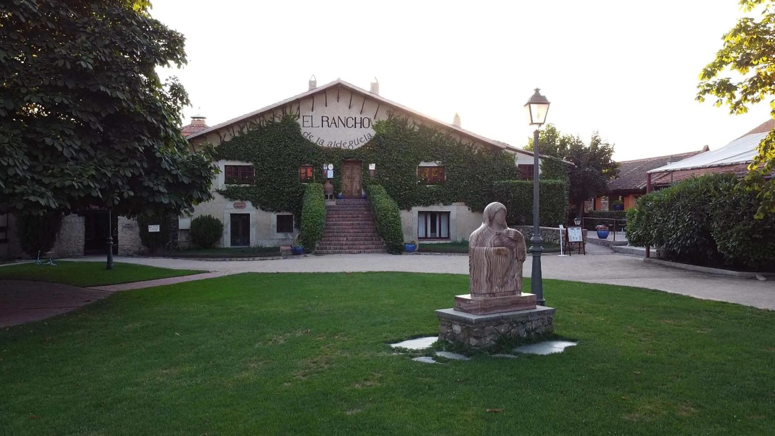 Restaurant/places to eat in Hotel El Rancho