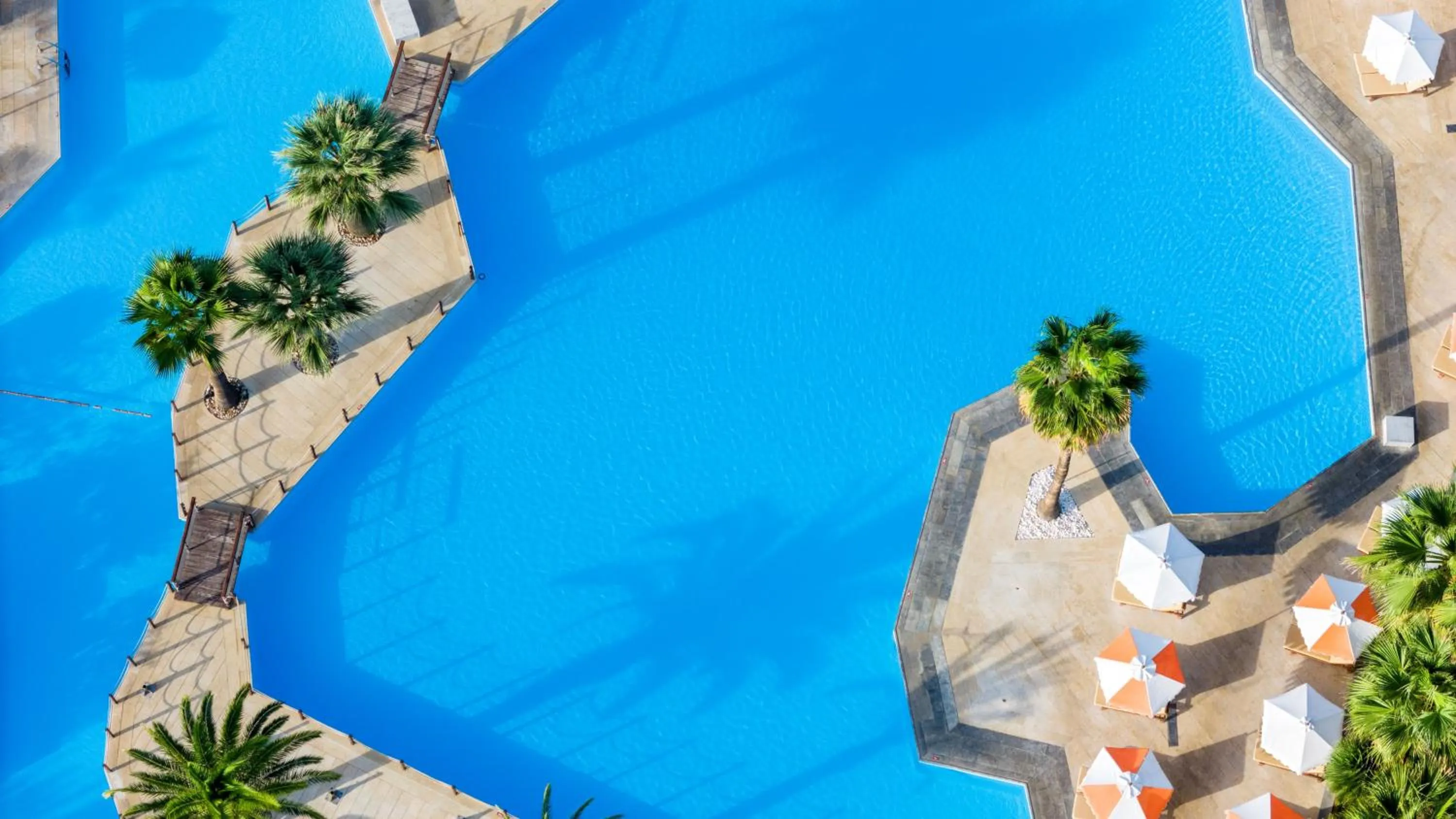 Swimming pool in Aquila Rithymna Beach
