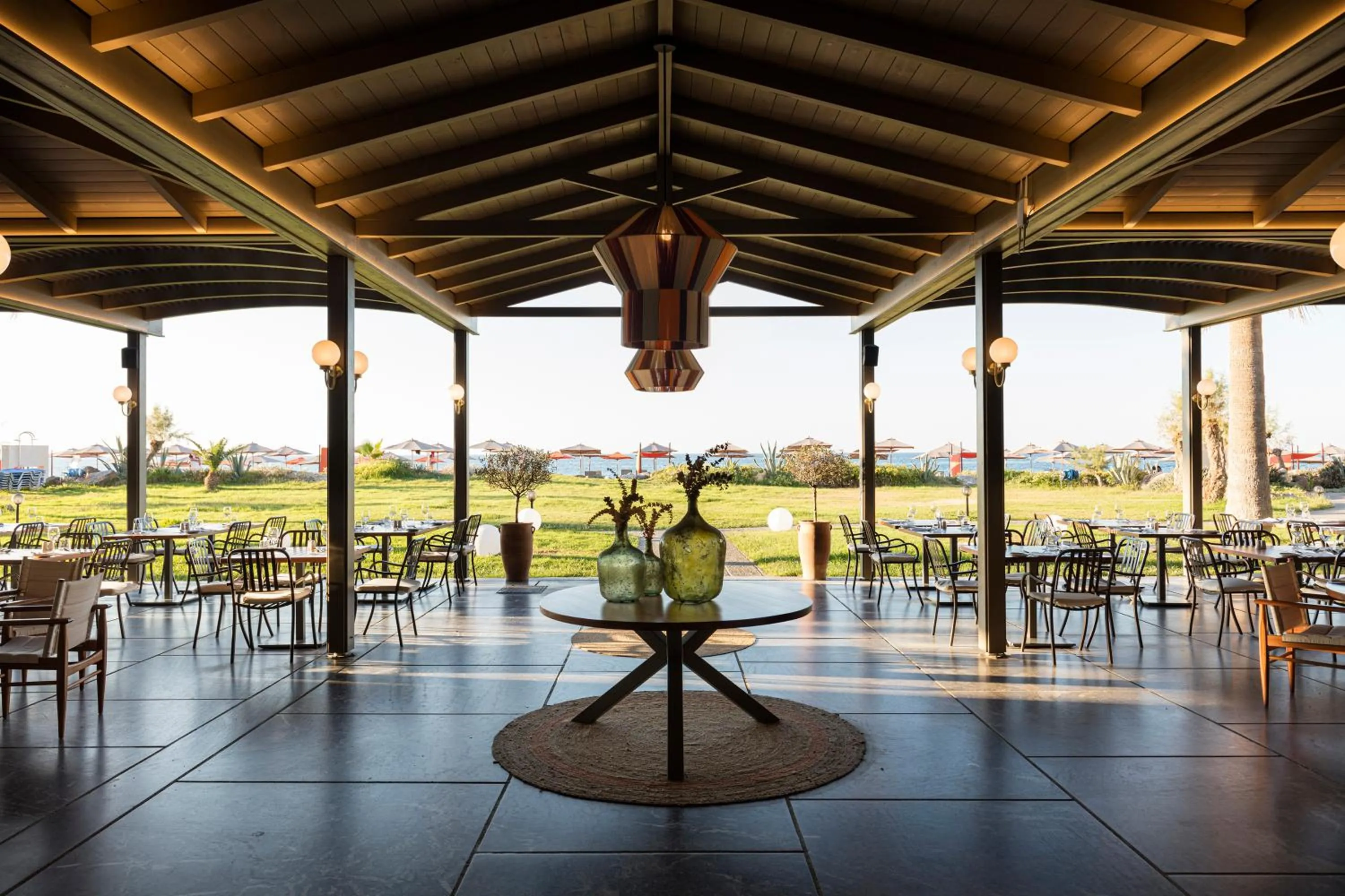 Restaurant/places to eat in Aquila Rithymna Beach