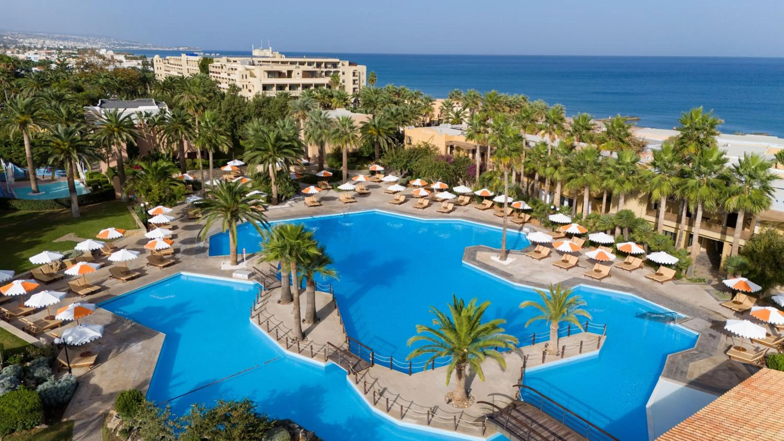 Swimming pool in Aquila Rithymna Beach