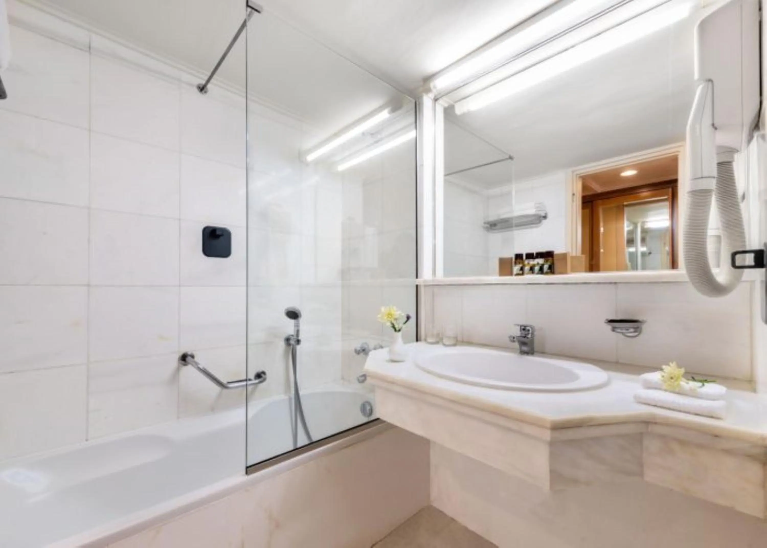 Bathroom in Aquila Rithymna Beach