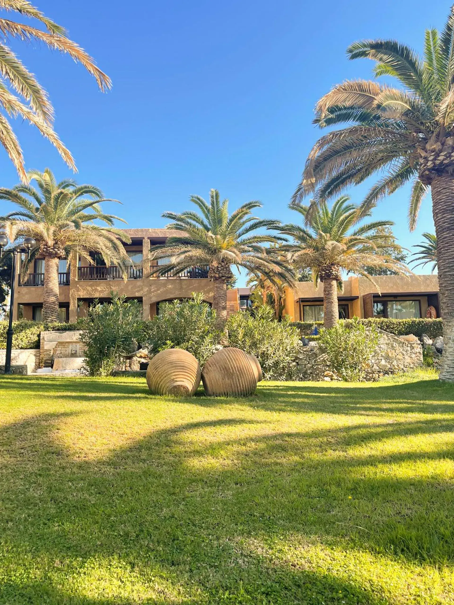 Property building in Aquila Rithymna Beach Property building in Aquila Rithymna Beach