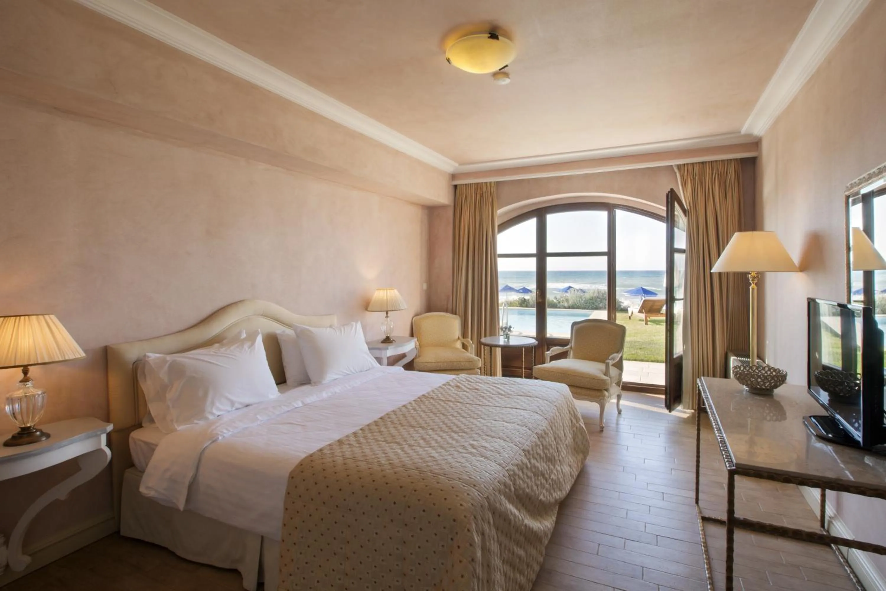 Bedroom, Bed in Aquila Rithymna Beach