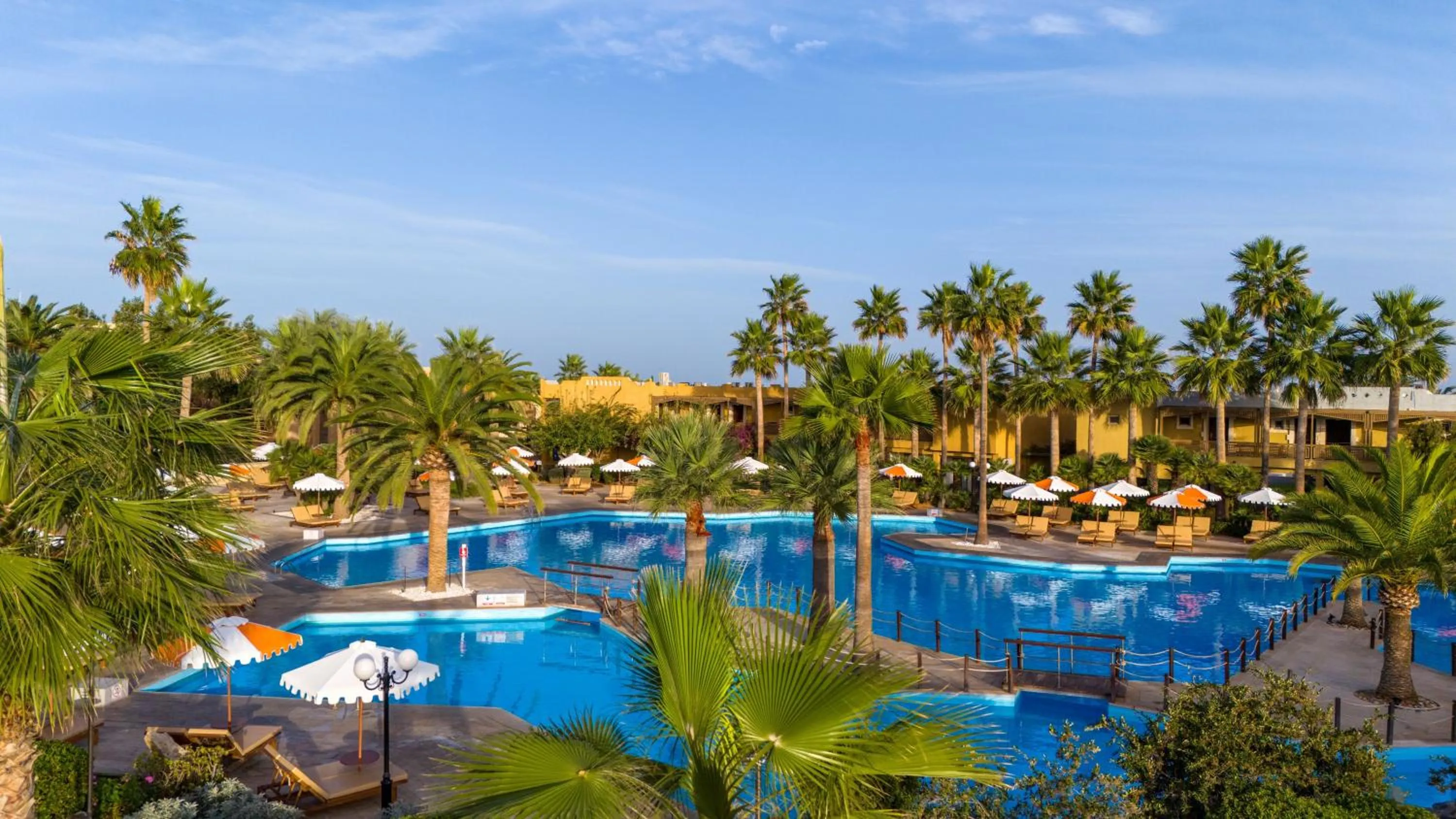 Swimming pool in Aquila Rithymna Beach