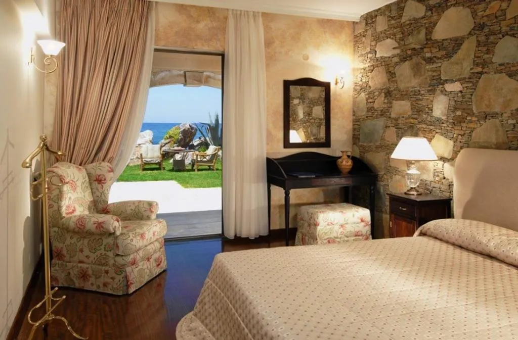 Bedroom, Bed in Aquila Rithymna Beach