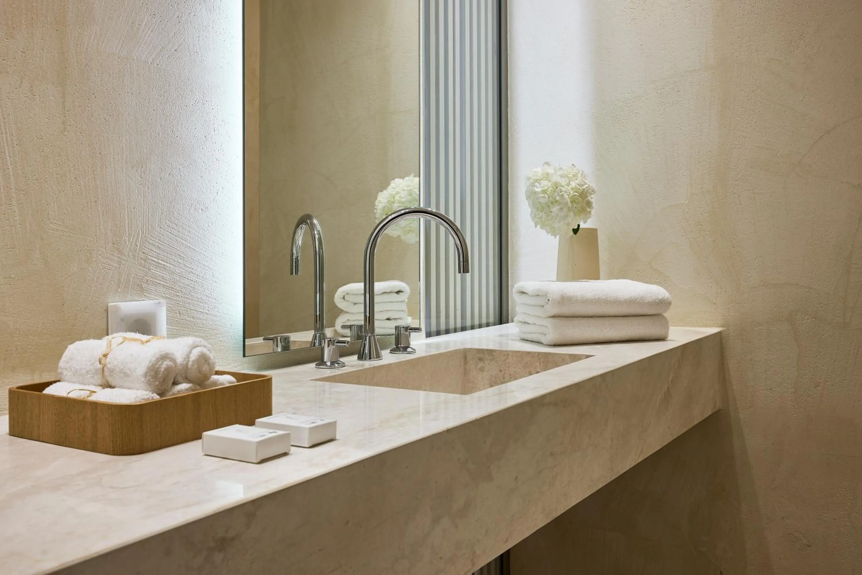 Bathroom in Aquila Rithymna Beach