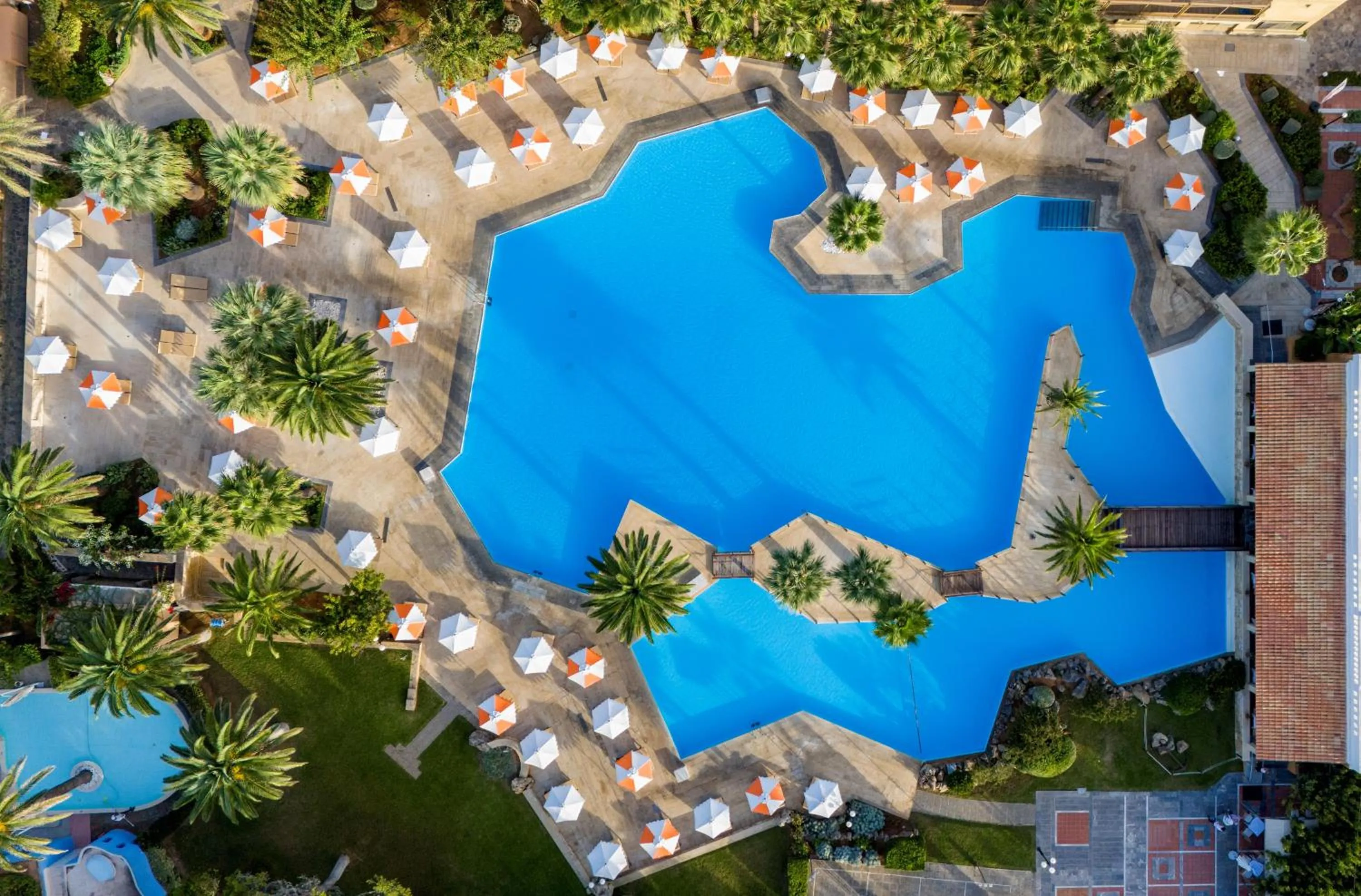 Swimming pool in Aquila Rithymna Beach