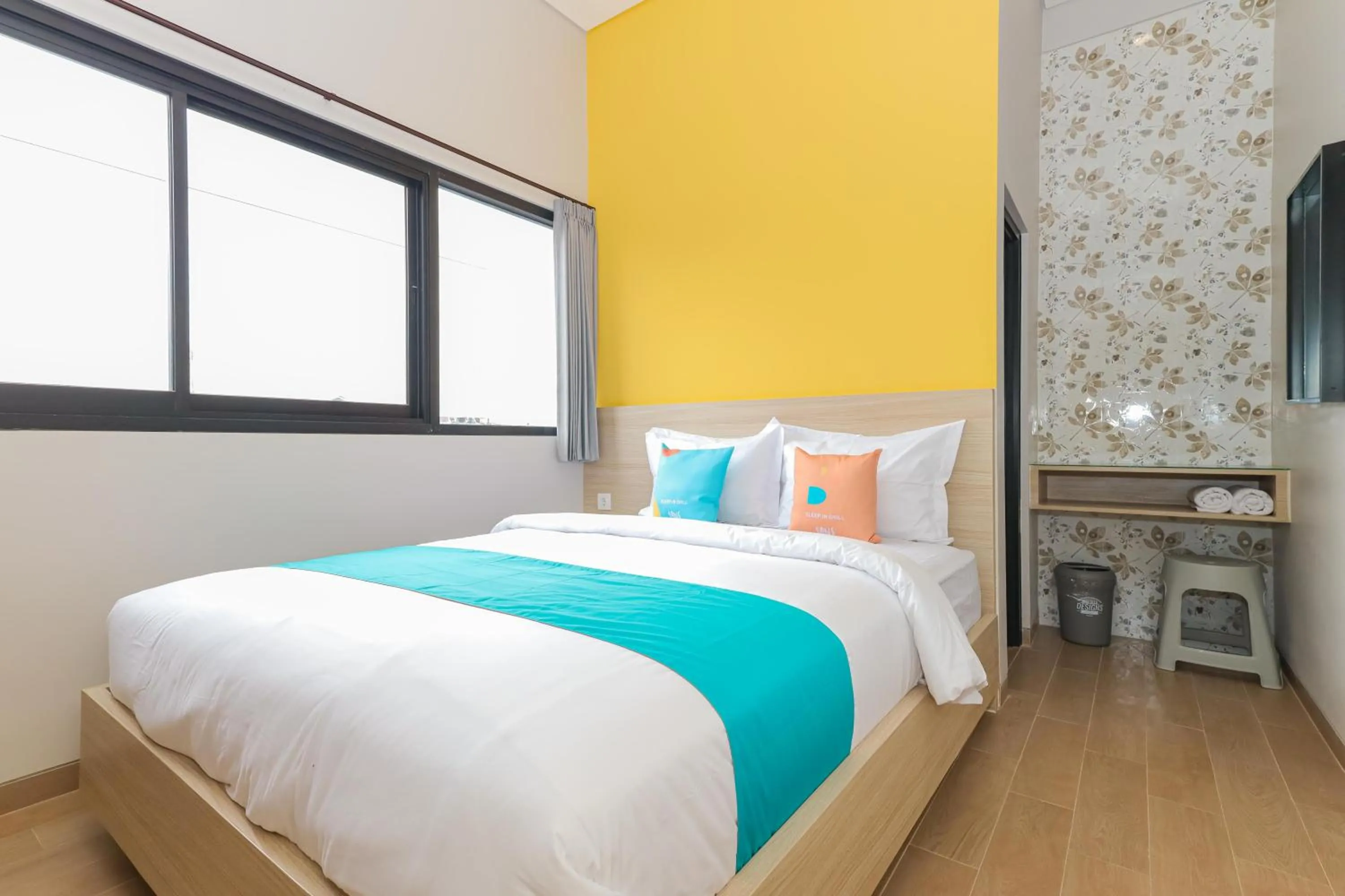 Bedroom, Bed in Sans Hotel Clover Ace Surabaya by RedDoorz