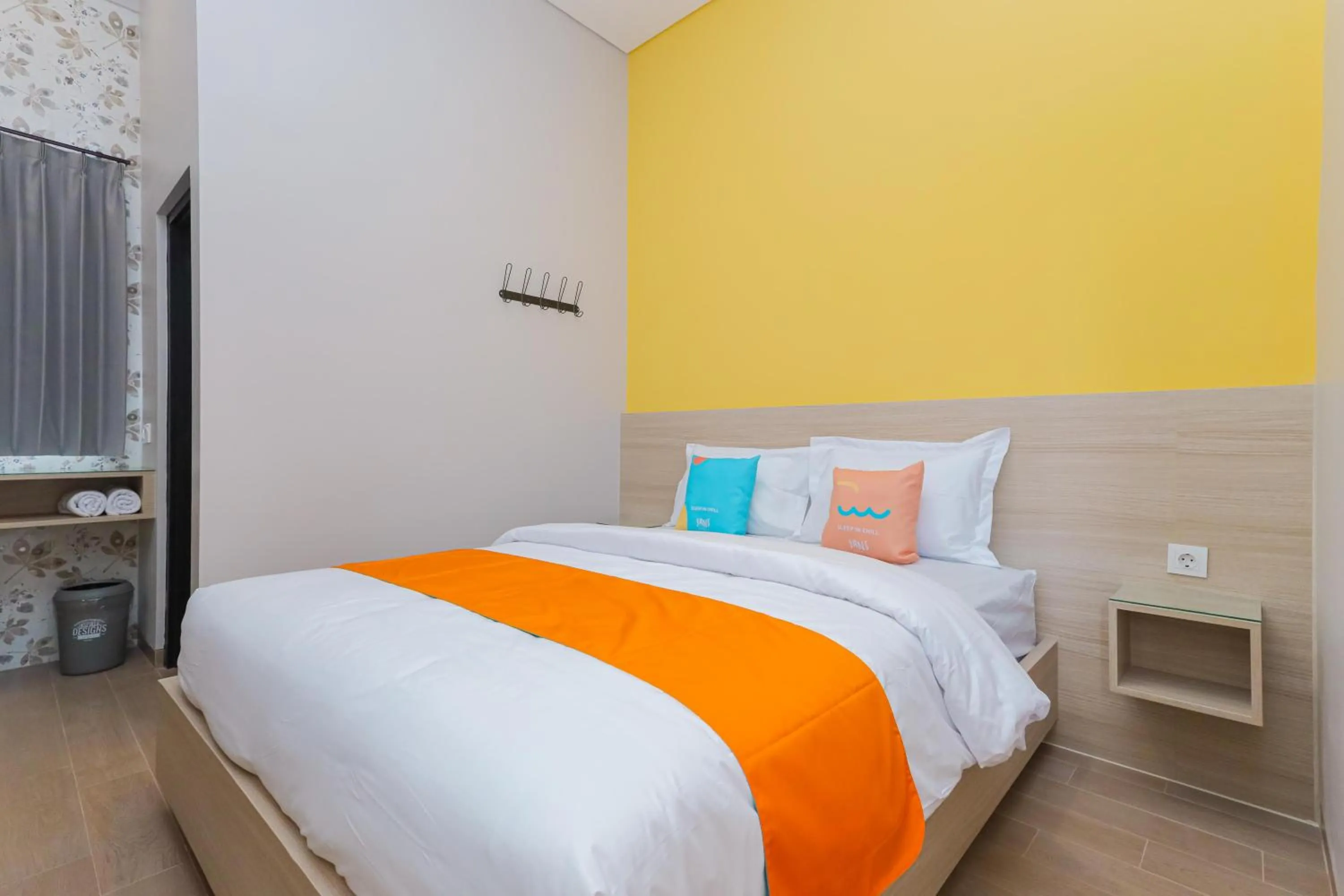 Bedroom, Bed in Sans Hotel Clover Ace Surabaya by RedDoorz