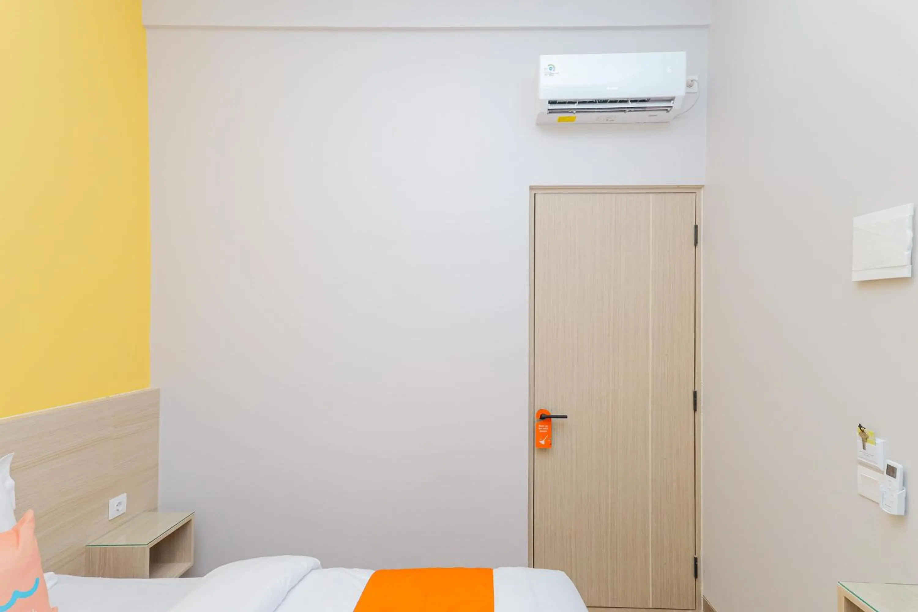 Bedroom, Bed in Sans Hotel Clover Ace Surabaya by RedDoorz