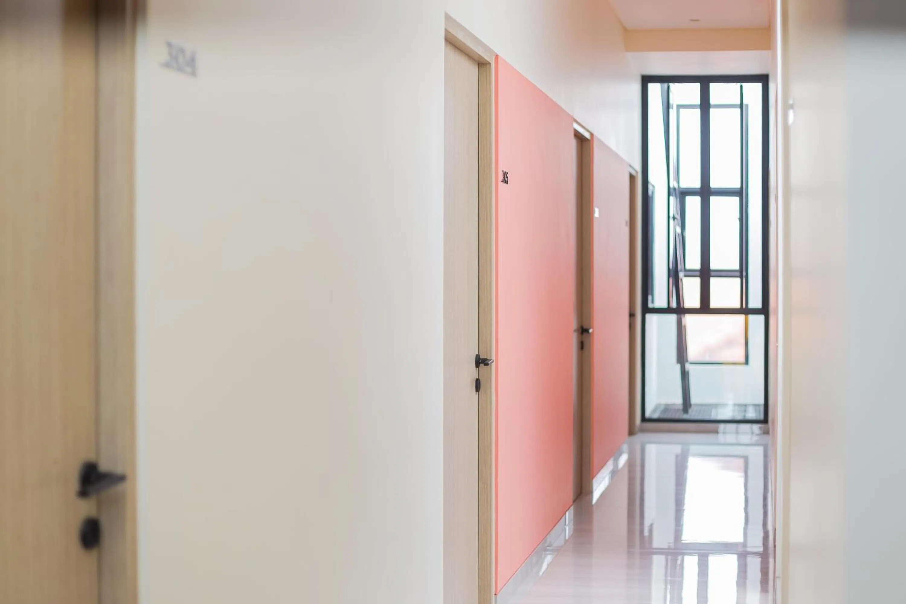 Property building in Sans Hotel Clover Ace Surabaya by RedDoorz