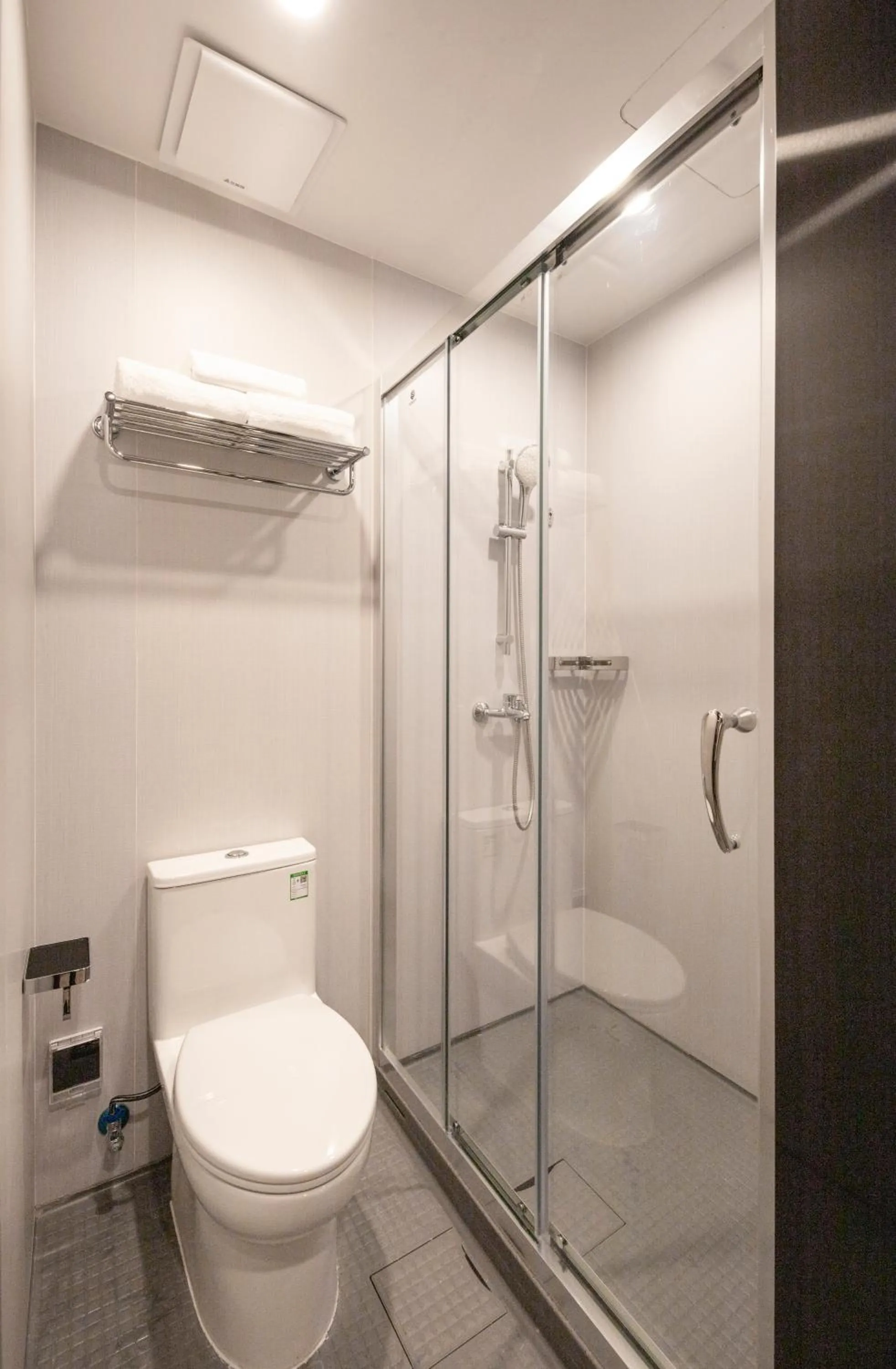 Toilet in CM Serviced Apartment Shenzhen Dongmen