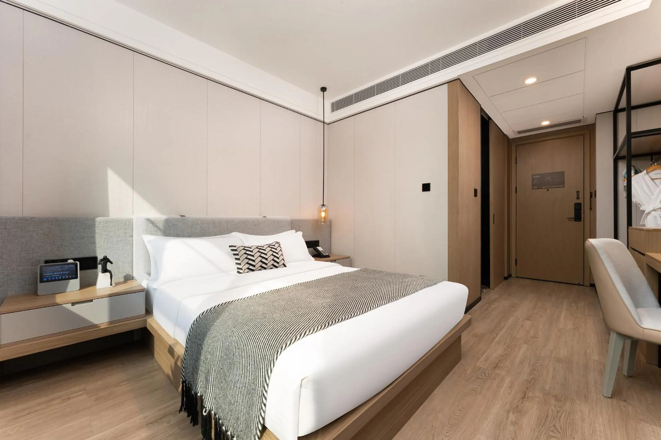 Photo of the whole room, Bed in CM Serviced Apartment Shenzhen Dongmen