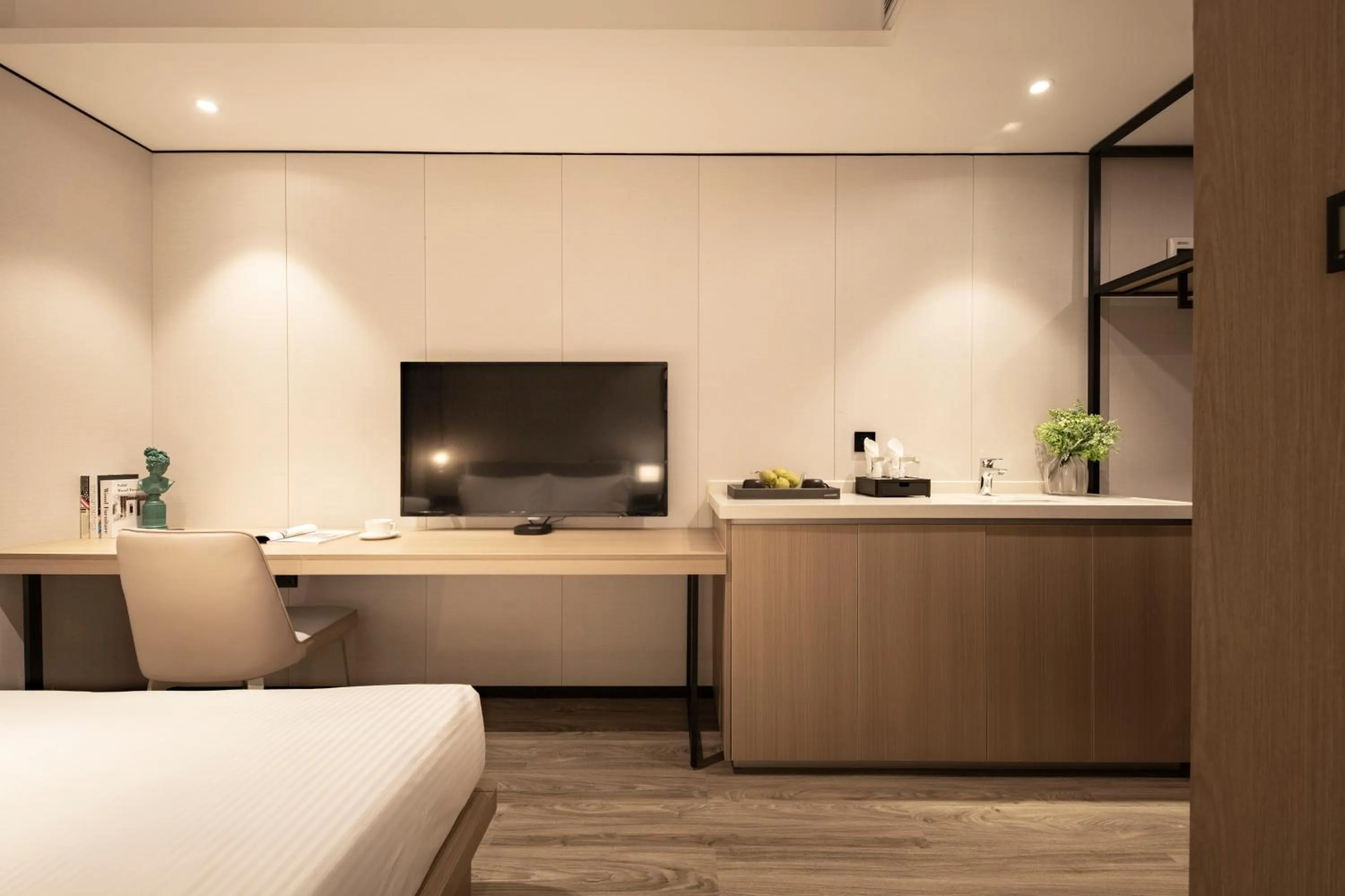 TV and multimedia, Bed in CM Serviced Apartment Shenzhen Dongmen