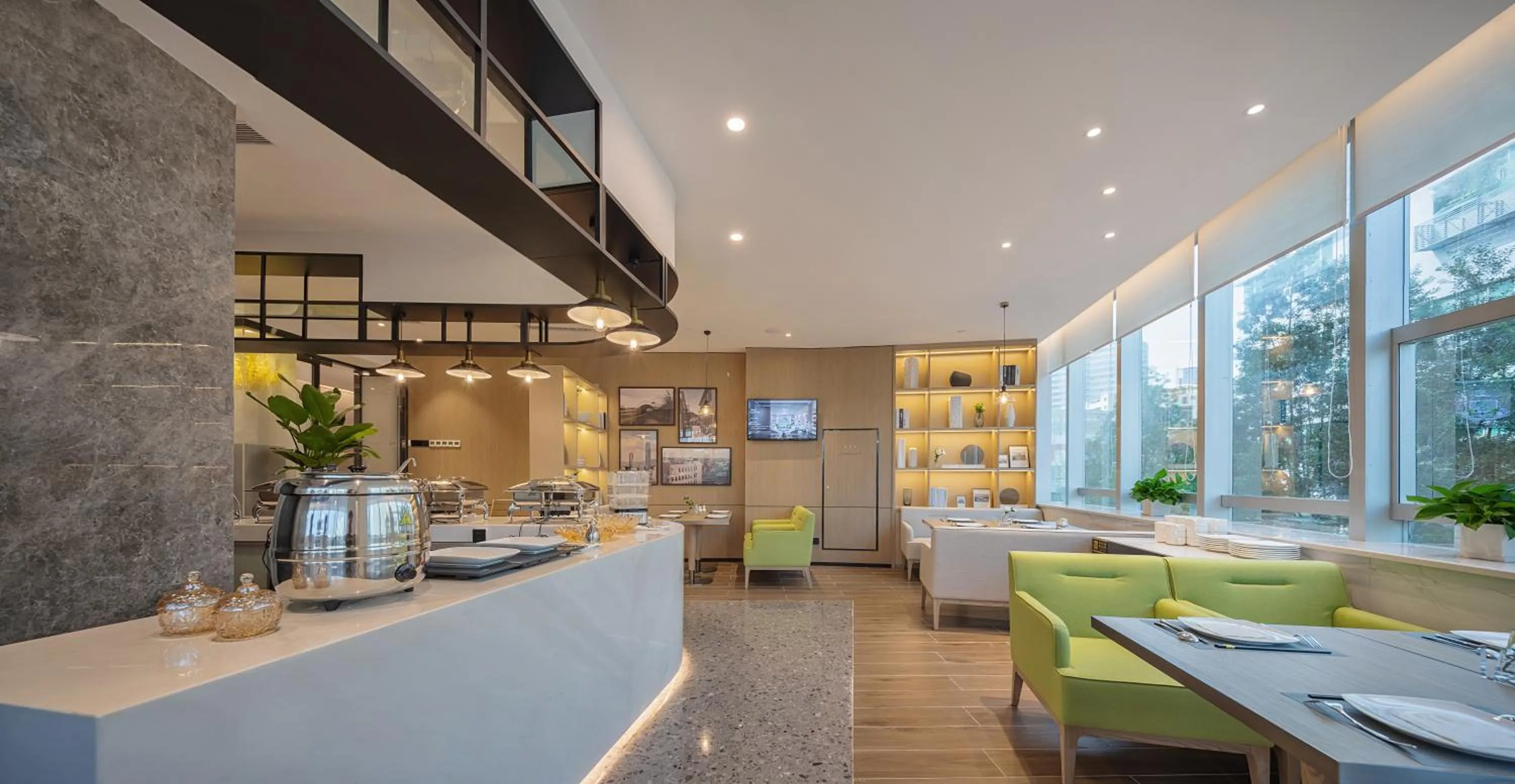 Restaurant/places to eat in CM Serviced Apartment Shenzhen Dongmen