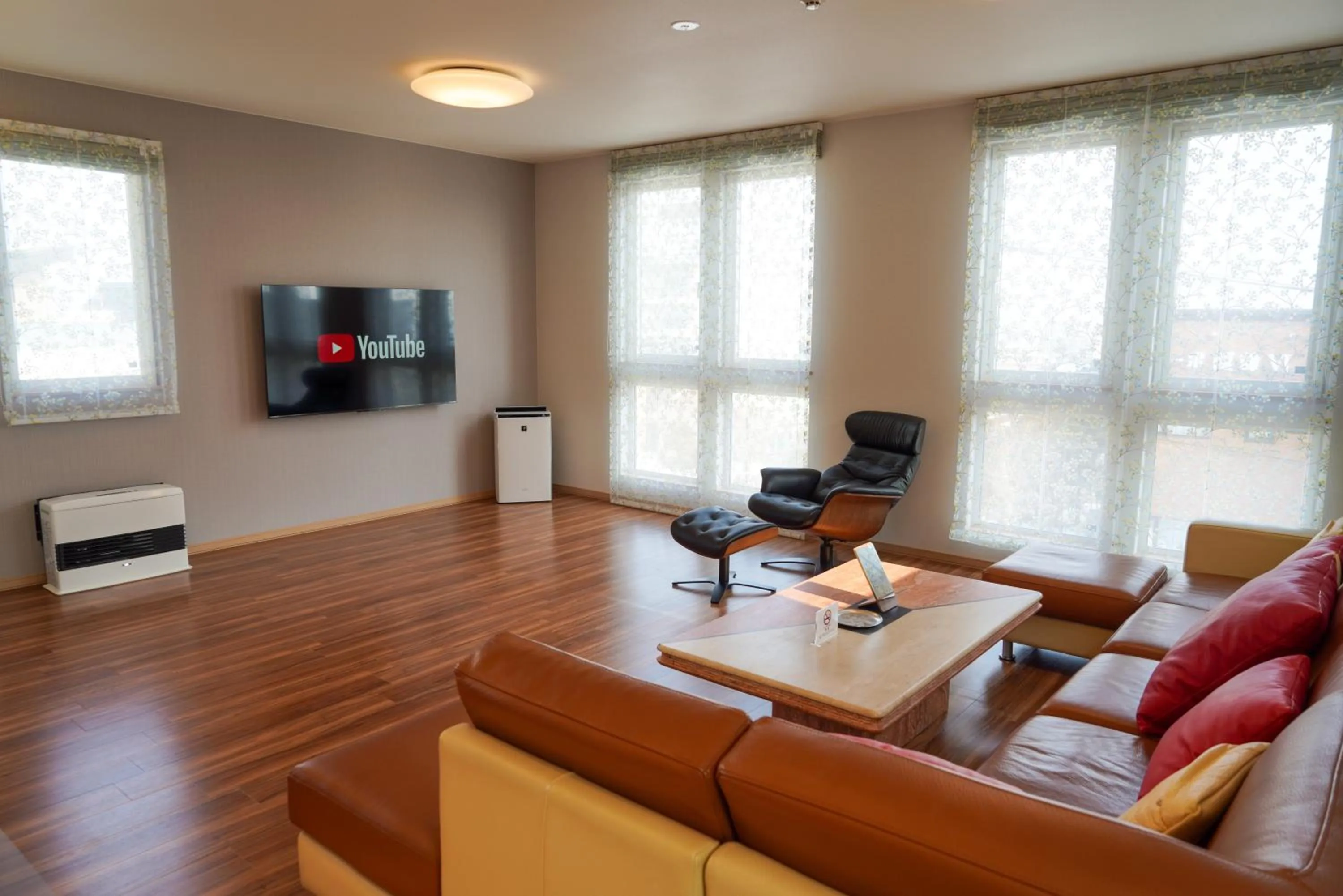 Living room in Hakodate MOTOMACHI guesthouse