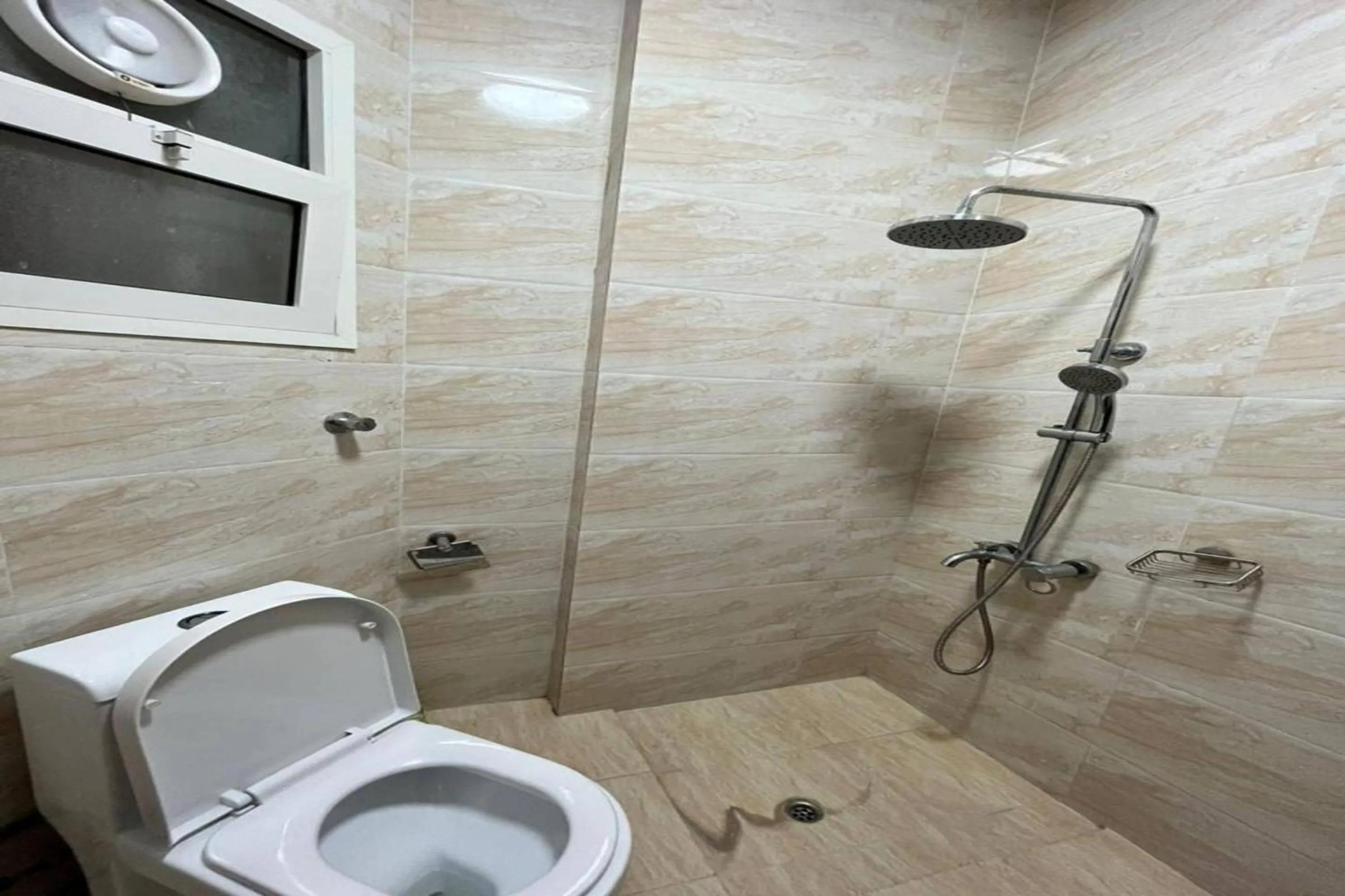 Bathroom in Super OYO 148 Bin Barakat Hotel